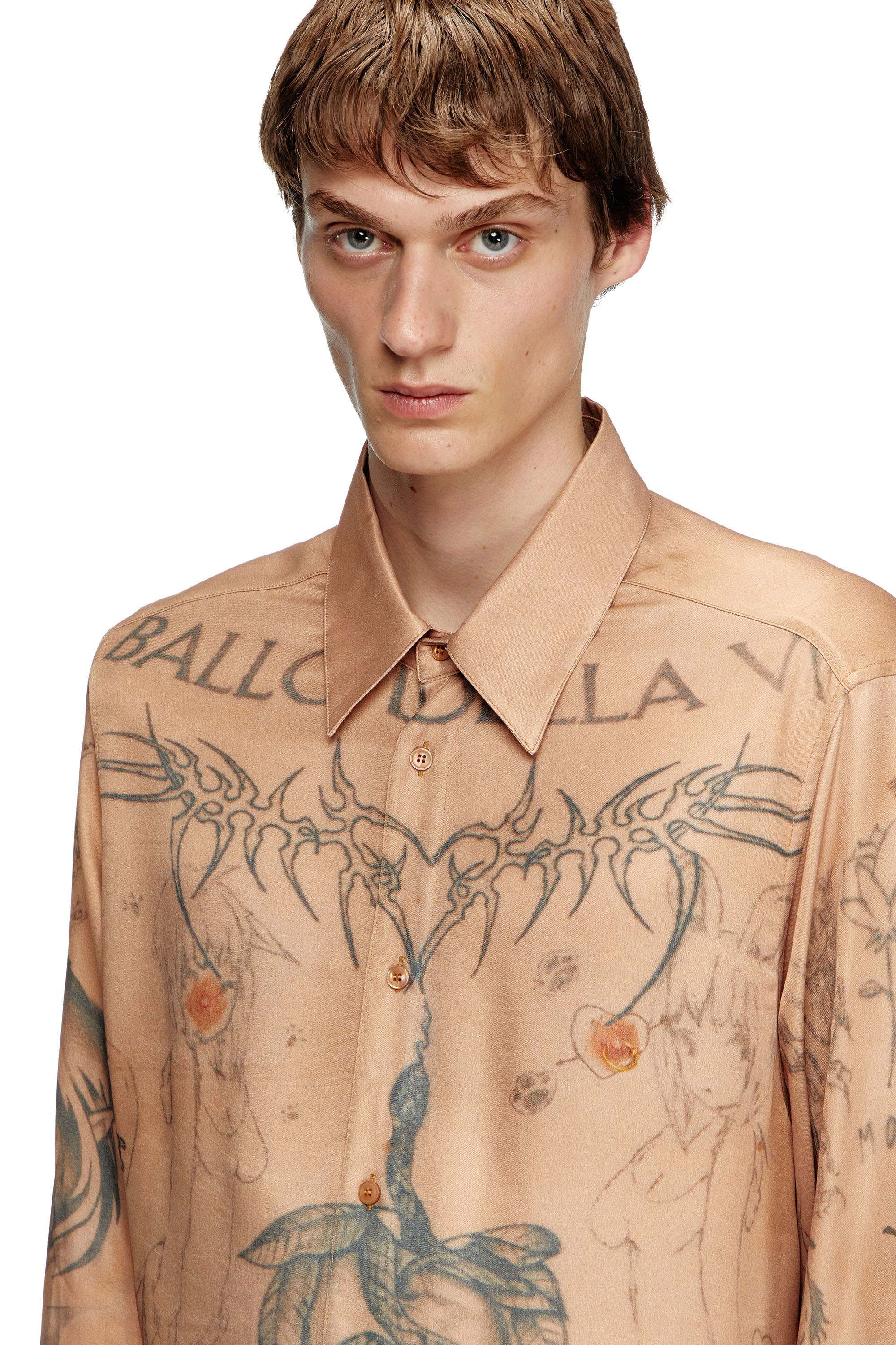 Diesel - S-SIMPLY-TTO-DD, Unisex Fließendes Shirt aus Satin mit Tattoo-Print in Beige - 4