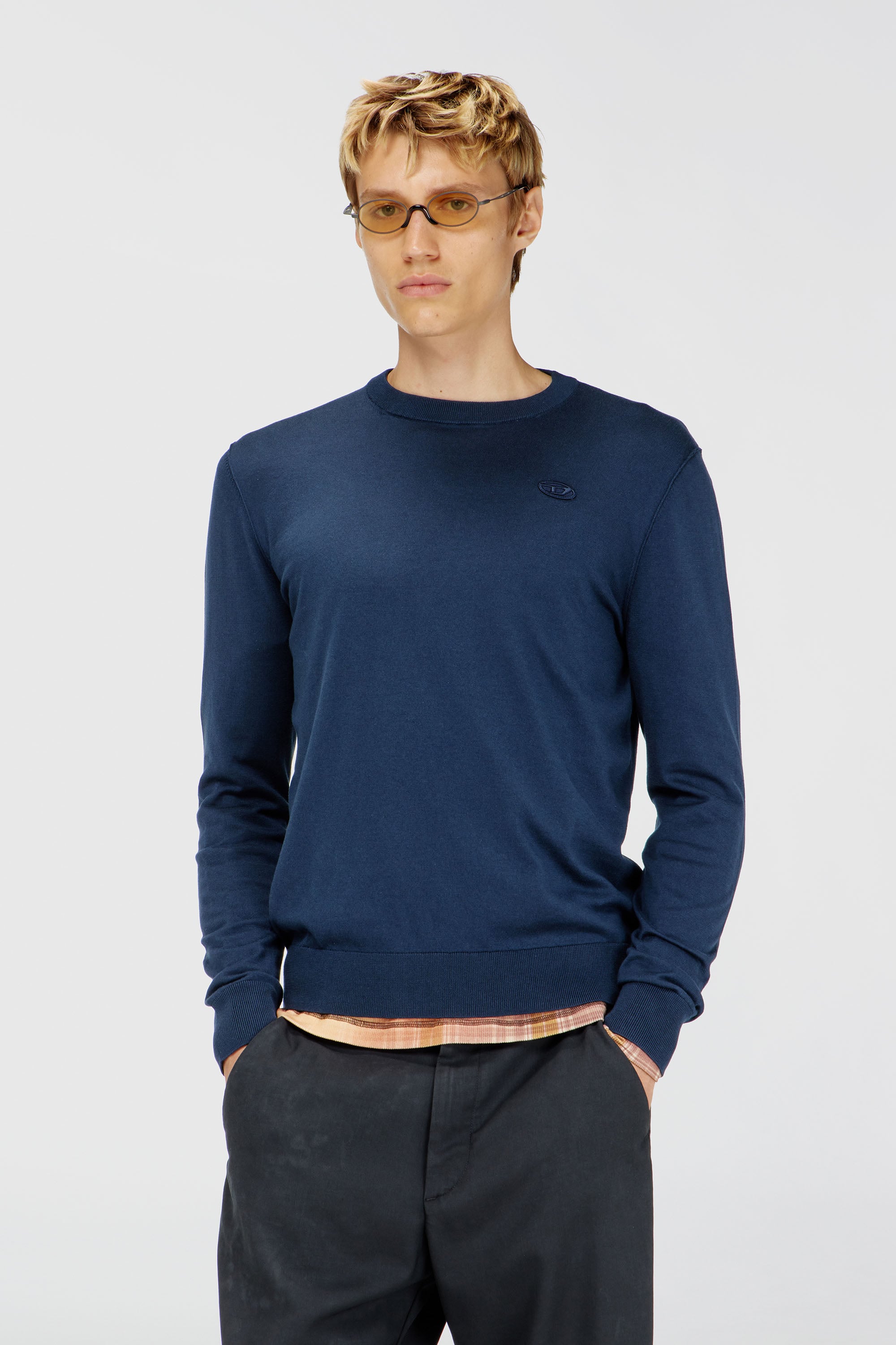 Diesel - K-FREEX-TAG-T92, Herren Strickware aus Baumwolle mit tonalem Logo in Marineblau - 1