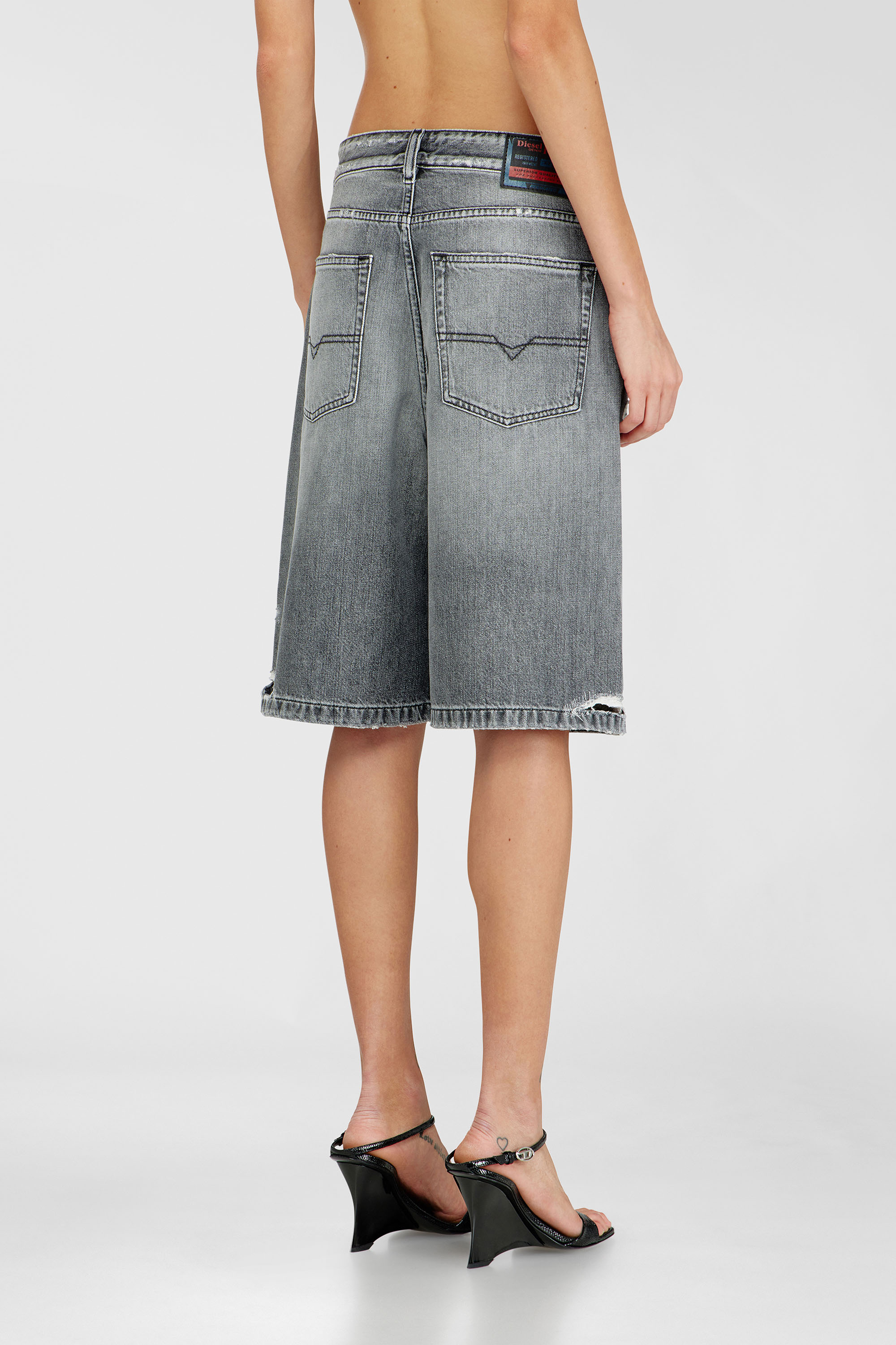 Diesel - DE-SIRE-SHORT, Damen Jeansshorts mit ausgefransten S&auml;umen in Grau - 4