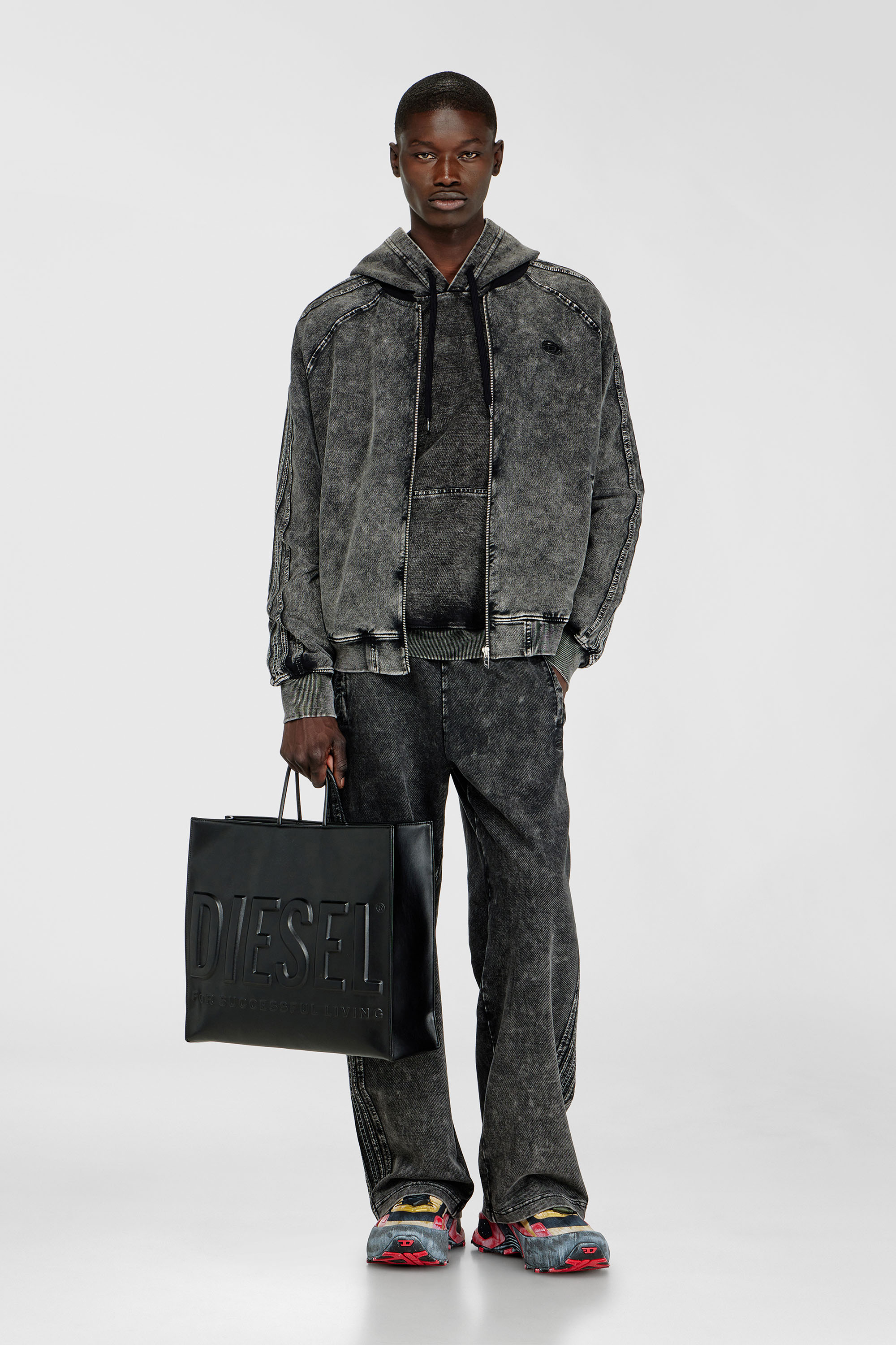 Diesel - DSL 3D SHOPPER EW X, Unisex Dsl 3D-Einkaufstasche aus weichem PU mit gepr&auml;gtem Logo in Schwarz - 1