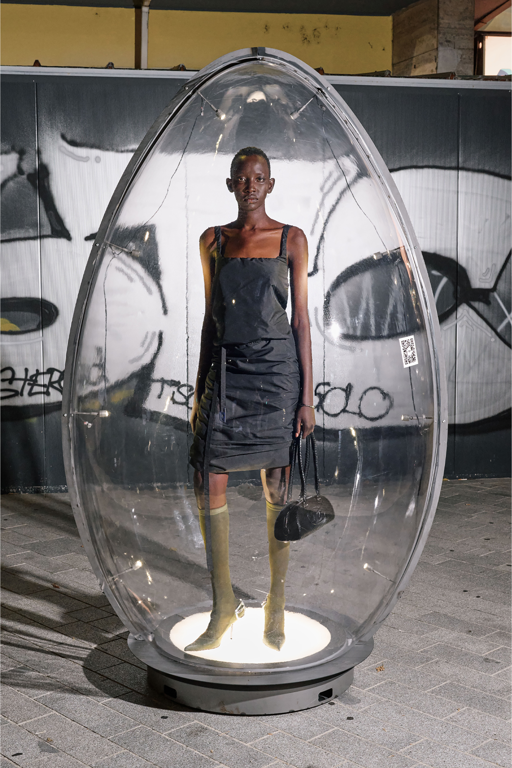 Diesel - 1DR DOME SHOULDER EW, Damen 1DR Dome-Langgezogene Bowlingtasche aus strukturiertem Leder in Schwarz - 3