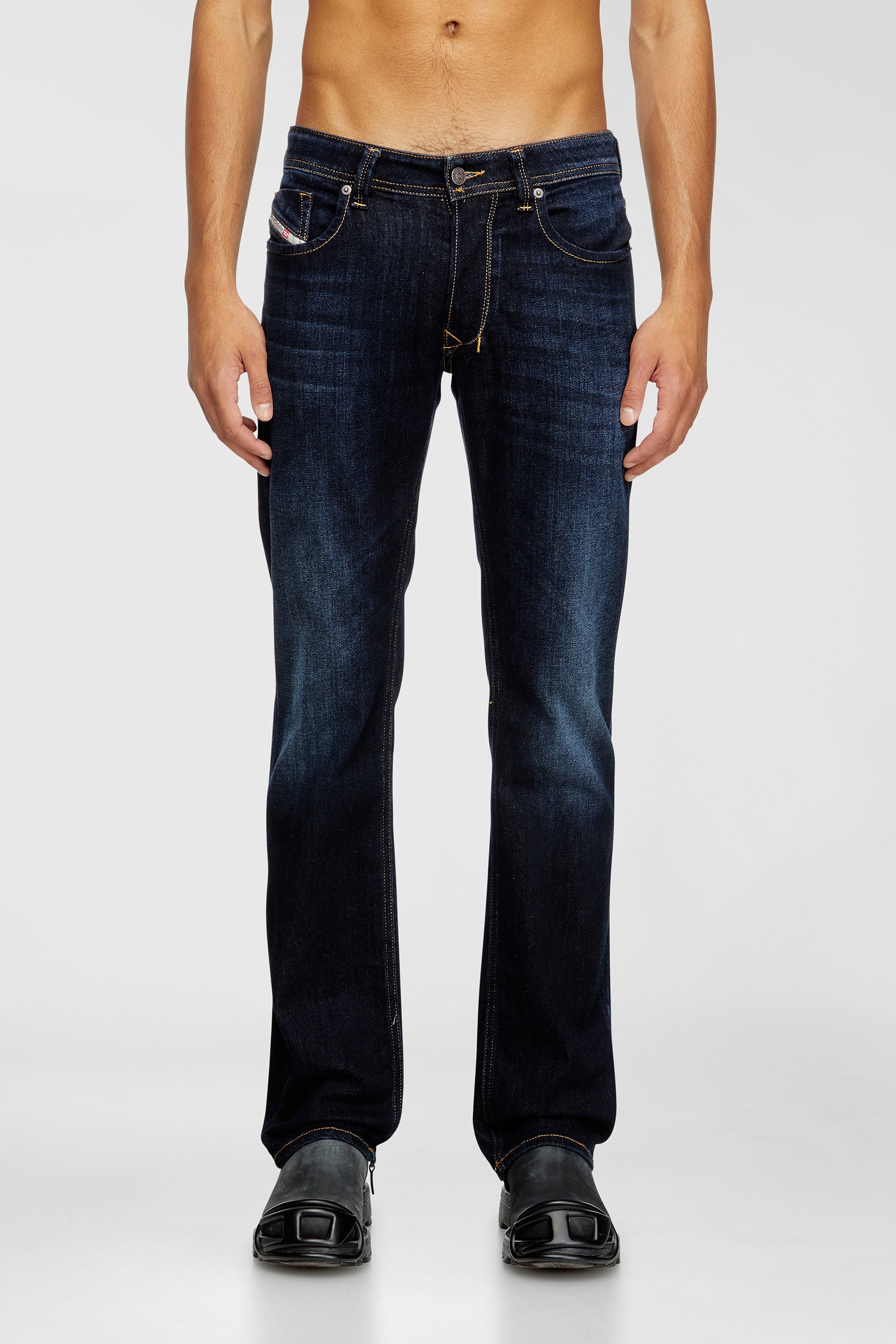 Diesel - Herren Regular Jeans 1985 Larkee 009ZS, Dunkelblau - 1