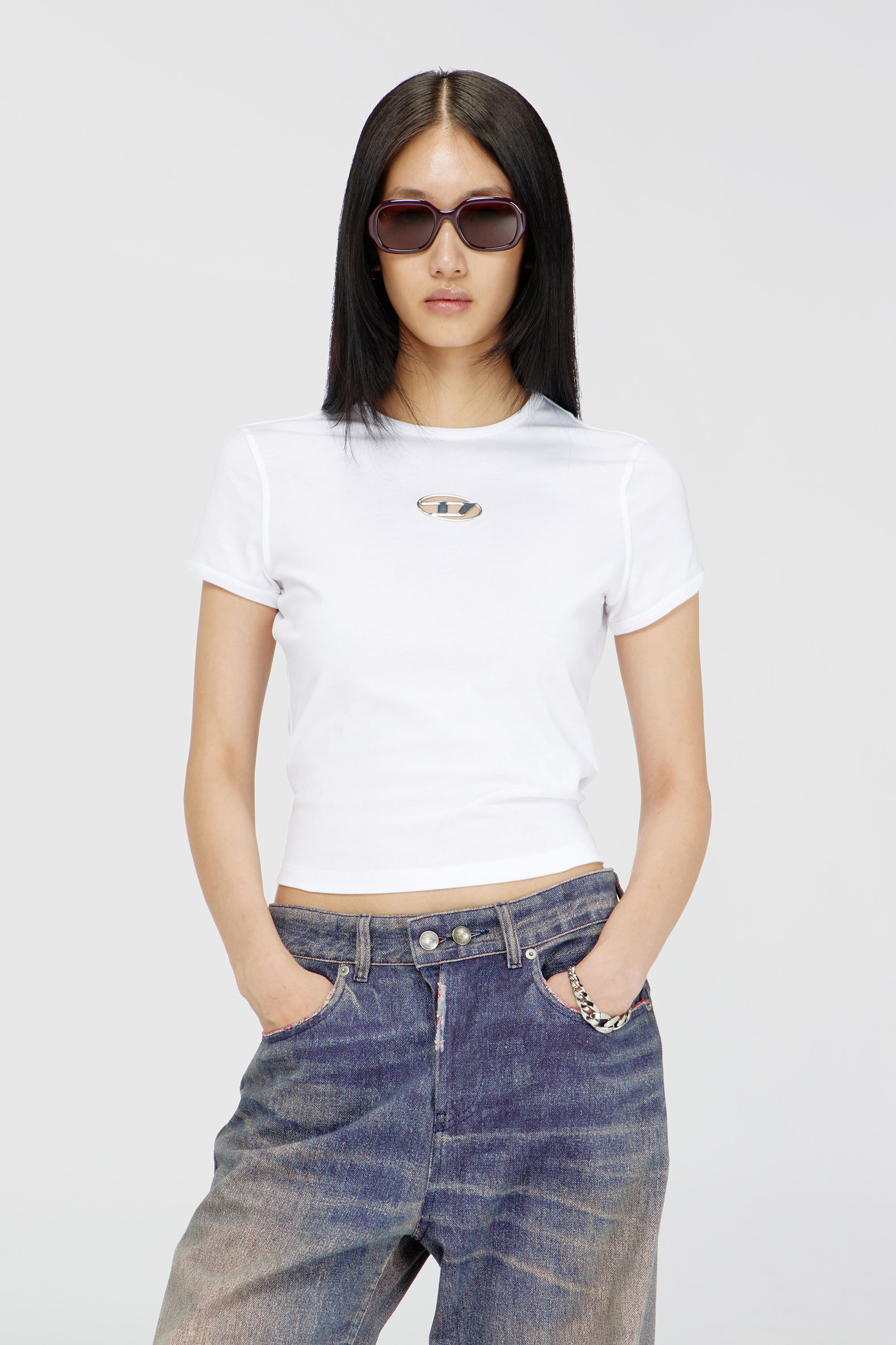 Diesel - T-UNCUTIE-LONG-OD-Q1, Damen T-Shirt in schmalem Fit mit Cut-out-Oval D in Wei&szlig; - 3
