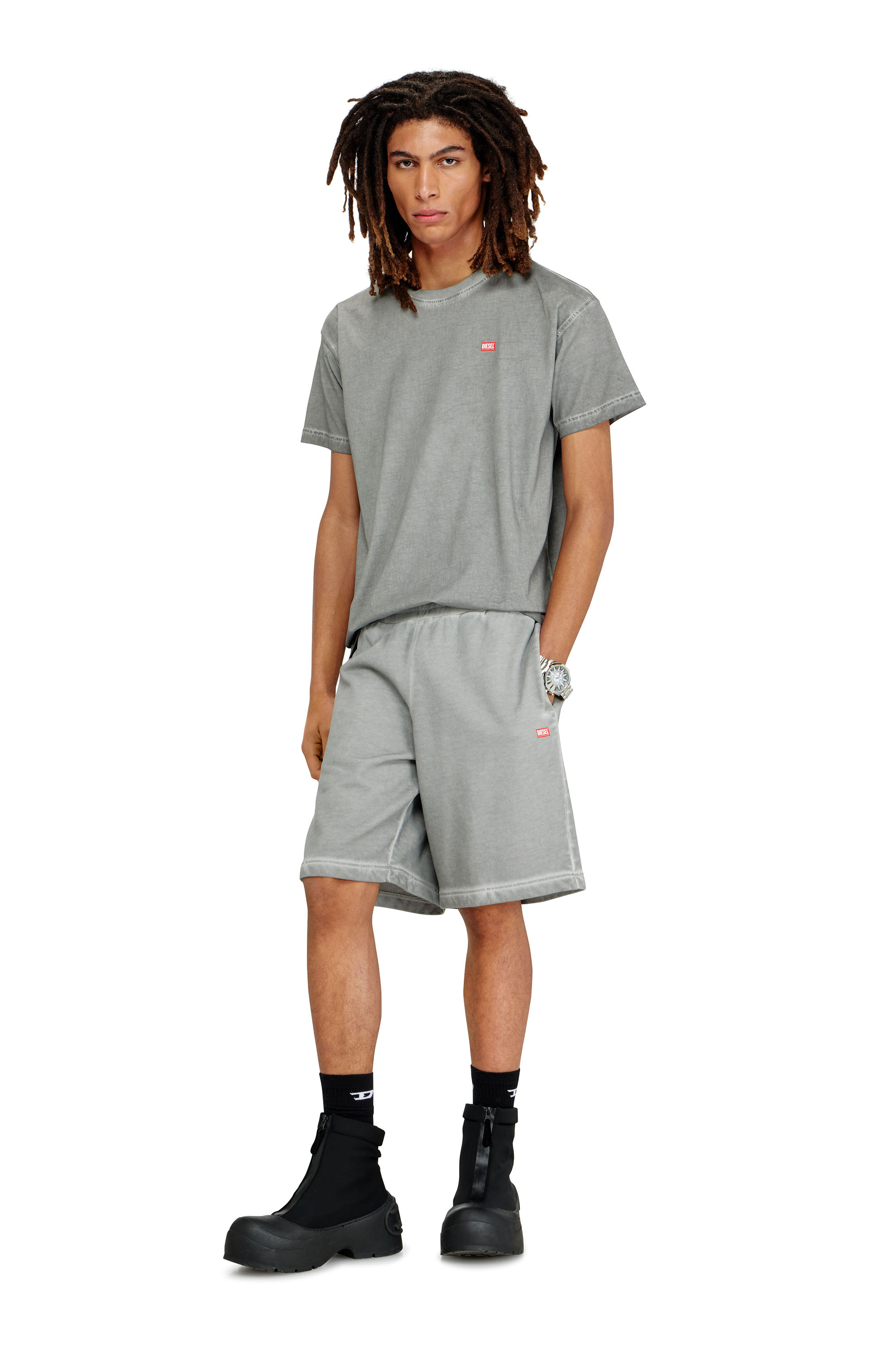 Diesel - P-CROWN-V1, Herren Pigmentgef&auml;rbte Sweatshorts in Grau - 2