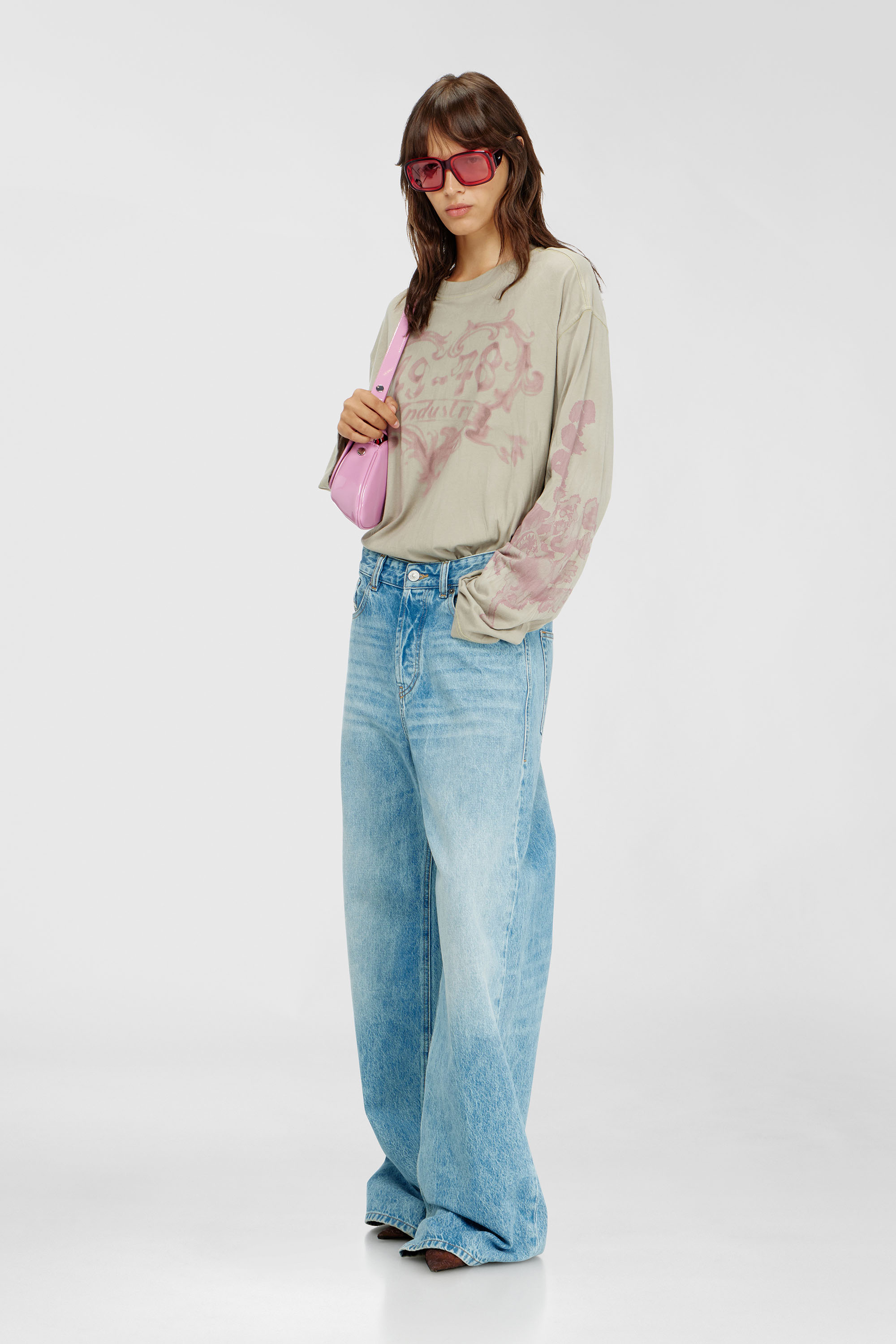Diesel - T-HILARY-LS-AA1, Damen Langarmshirt aus Baumwolle mit Grafikprint in Rosa/Beige - 1