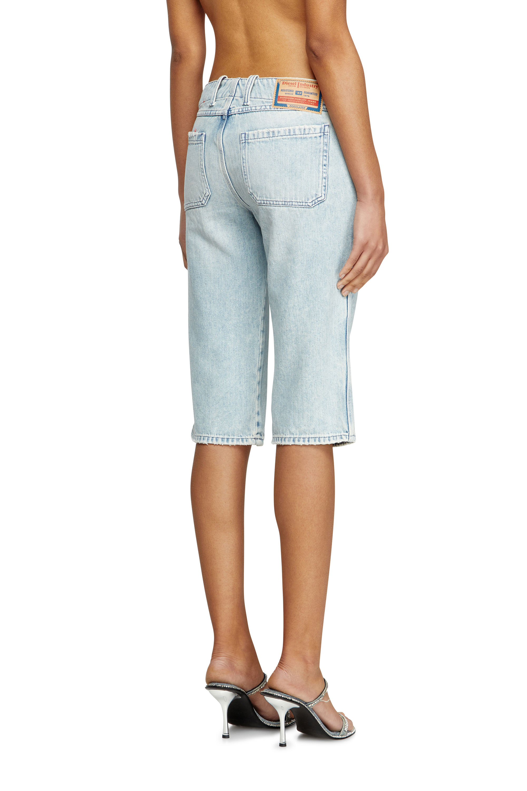 Diesel - DE-KEATE-SHORT, Damen Capri-Shorts aus Fischgrät-Denim in Hellblau - 4