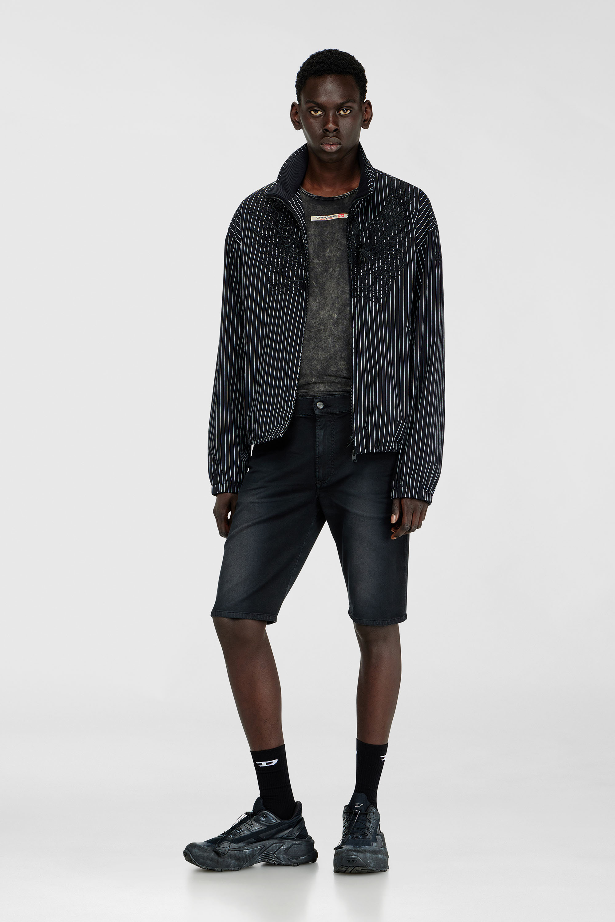 Slim shorts aus farbigem denim