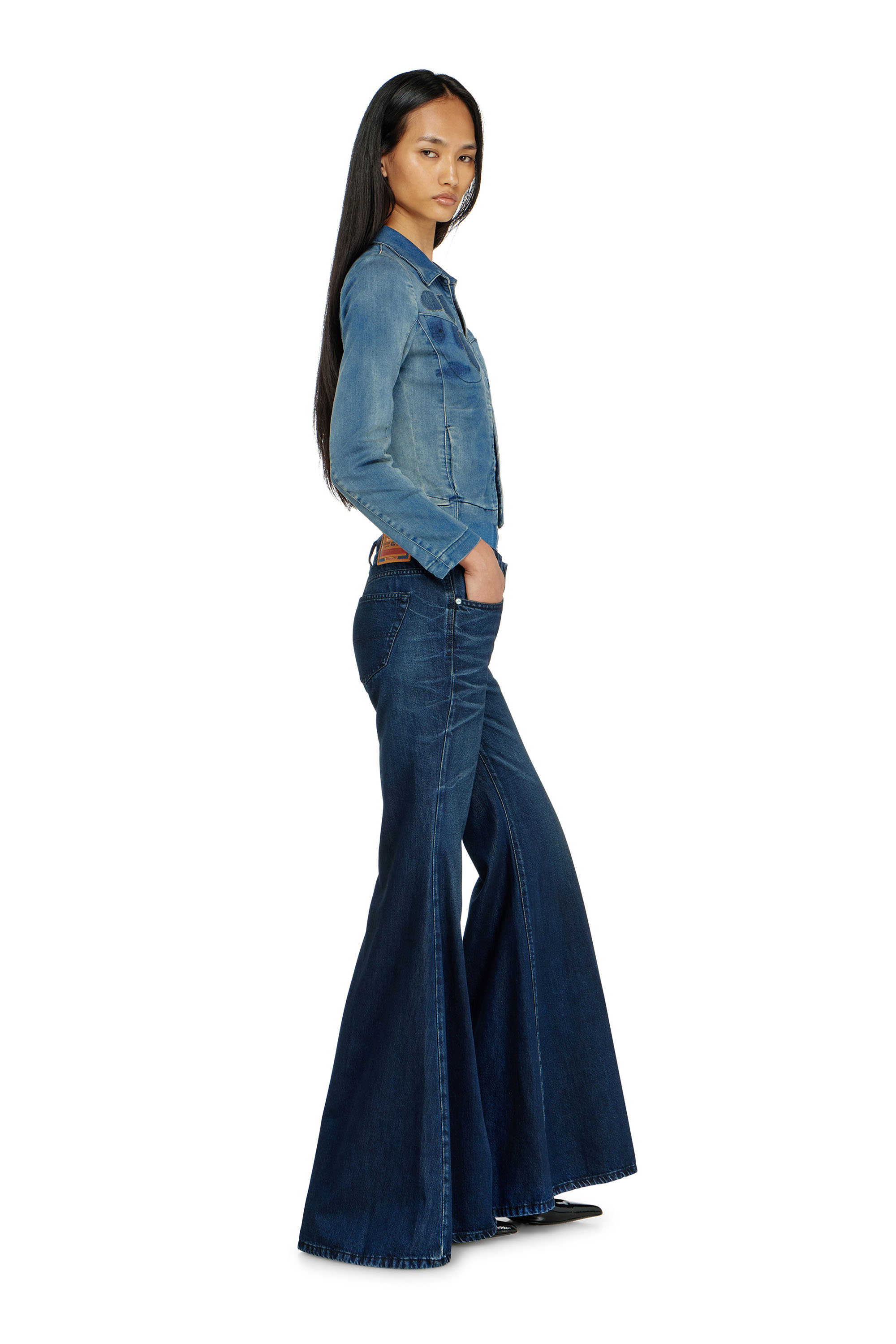 Diesel - Damen Flare Jeans 1970 D-Bleess 09N21, Dunkelblau - 2
