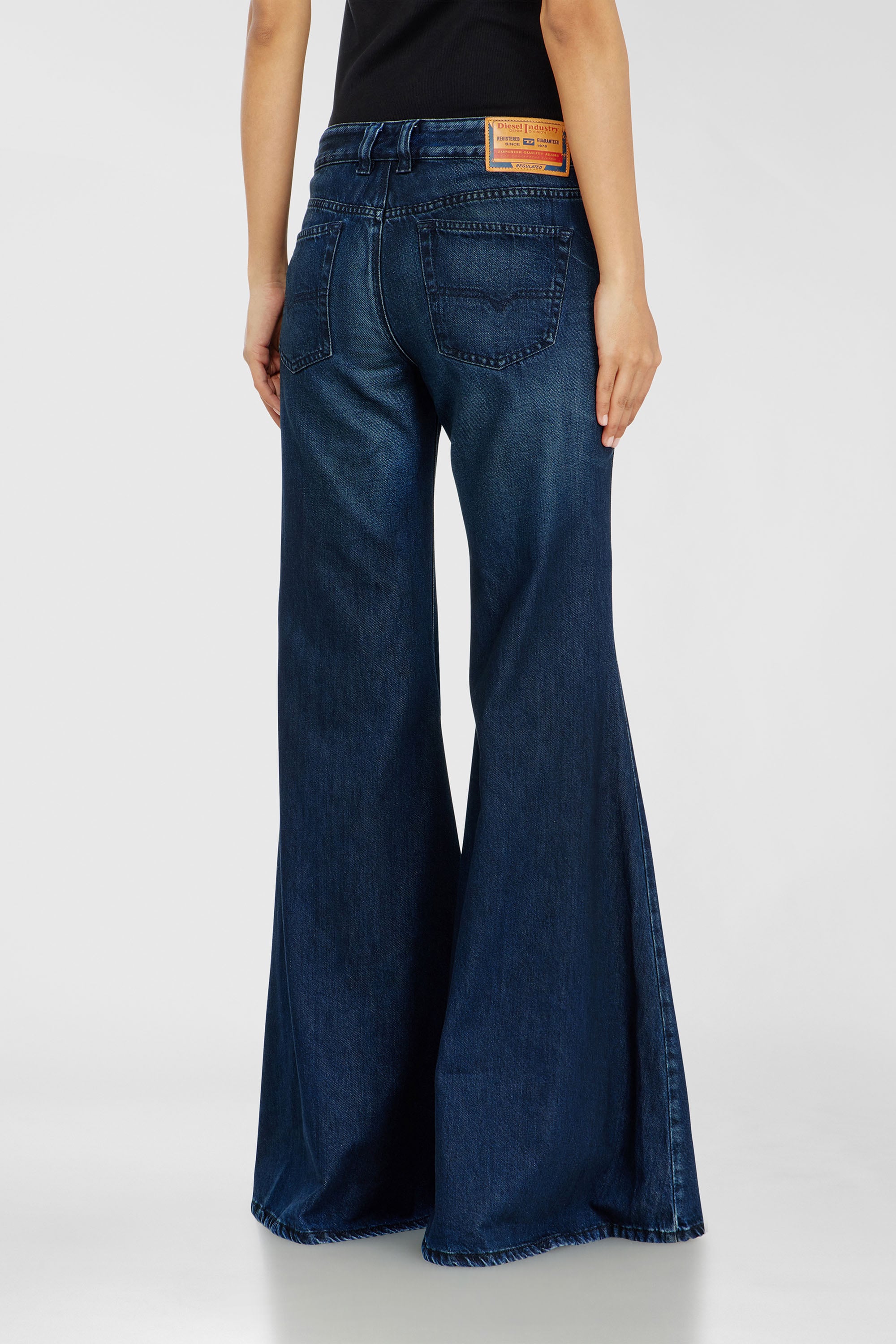 Diesel - Damen Flare Jeans 1970 D-Bleess 09N21, Dunkelblau - 5