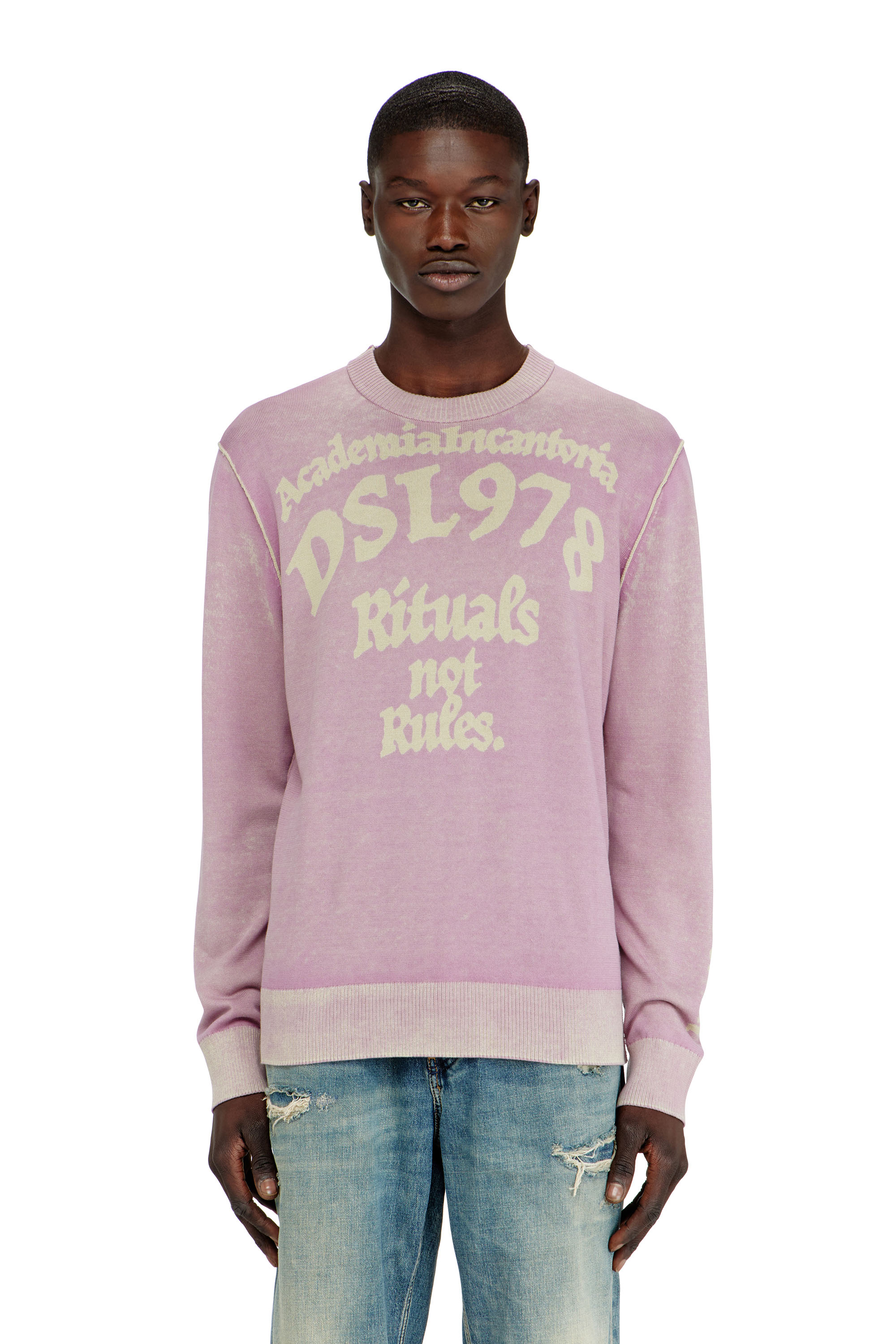 Diesel - K-LAUTI, Herren Pullover aus behandelter Baumwolle mit Slogan in Lila - 1