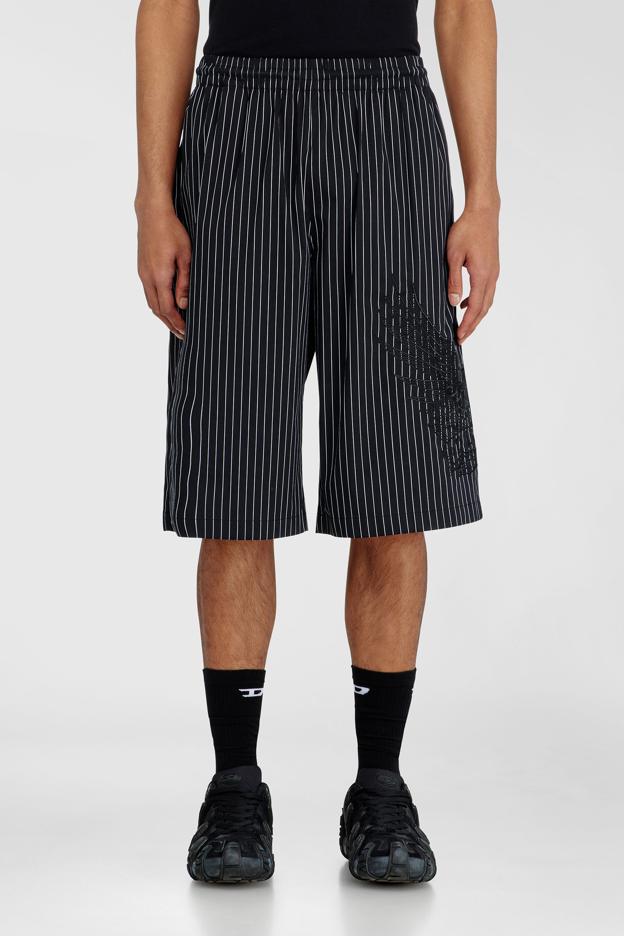 Diesel - P-THEO-SHORT-NJCA, Herren Pinstripe-Shorts mit Phoenix-Stickerei in Schwarz - 3