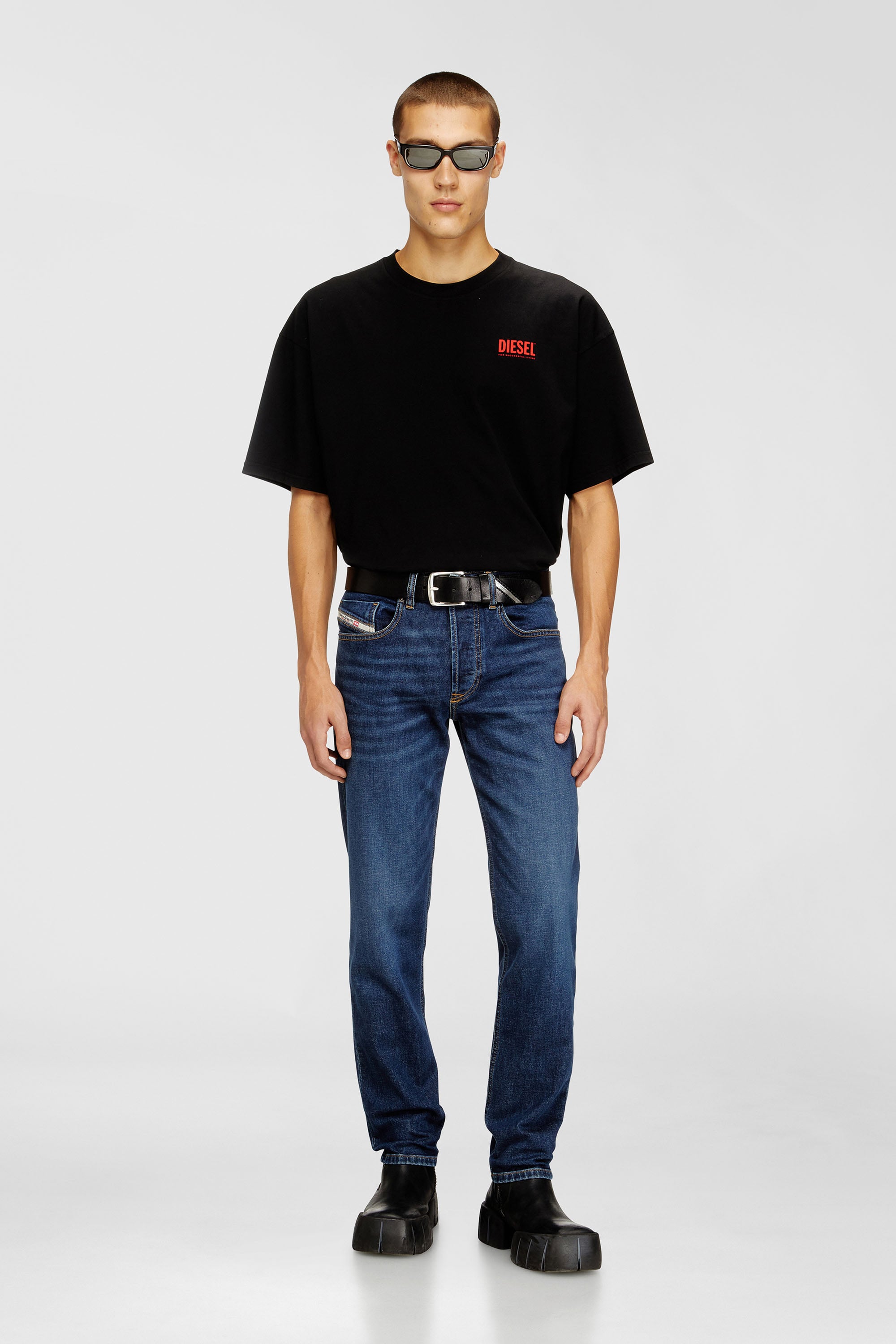 Diesel - Herren Regular Jeans 2023 D-Finitive 0ADBG, Mittelblau - 2