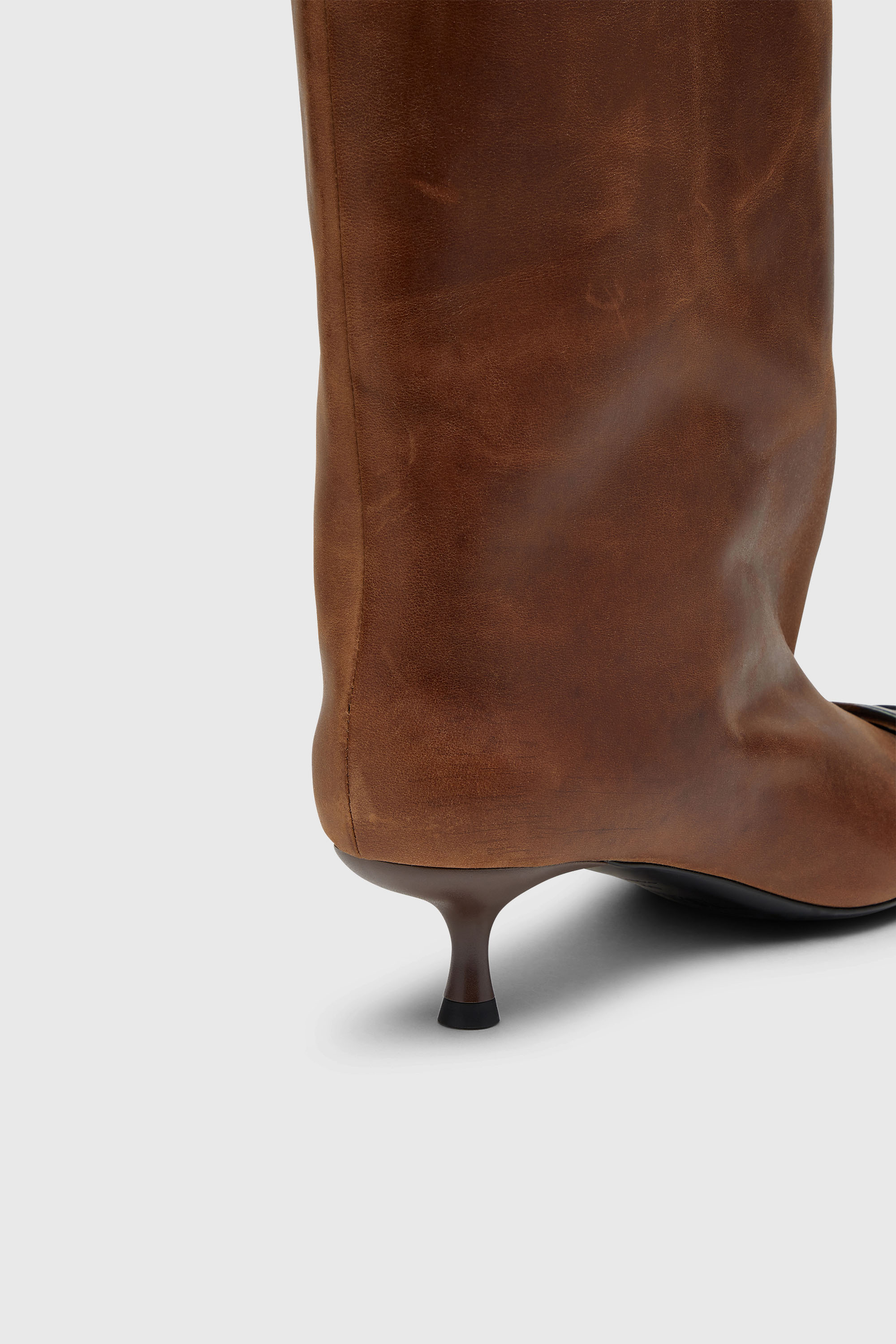 Diesel - D-VENUS 40 KB TUBE, Woman's D-Venus-Knee-high boots in oiled leather in Brown - 4