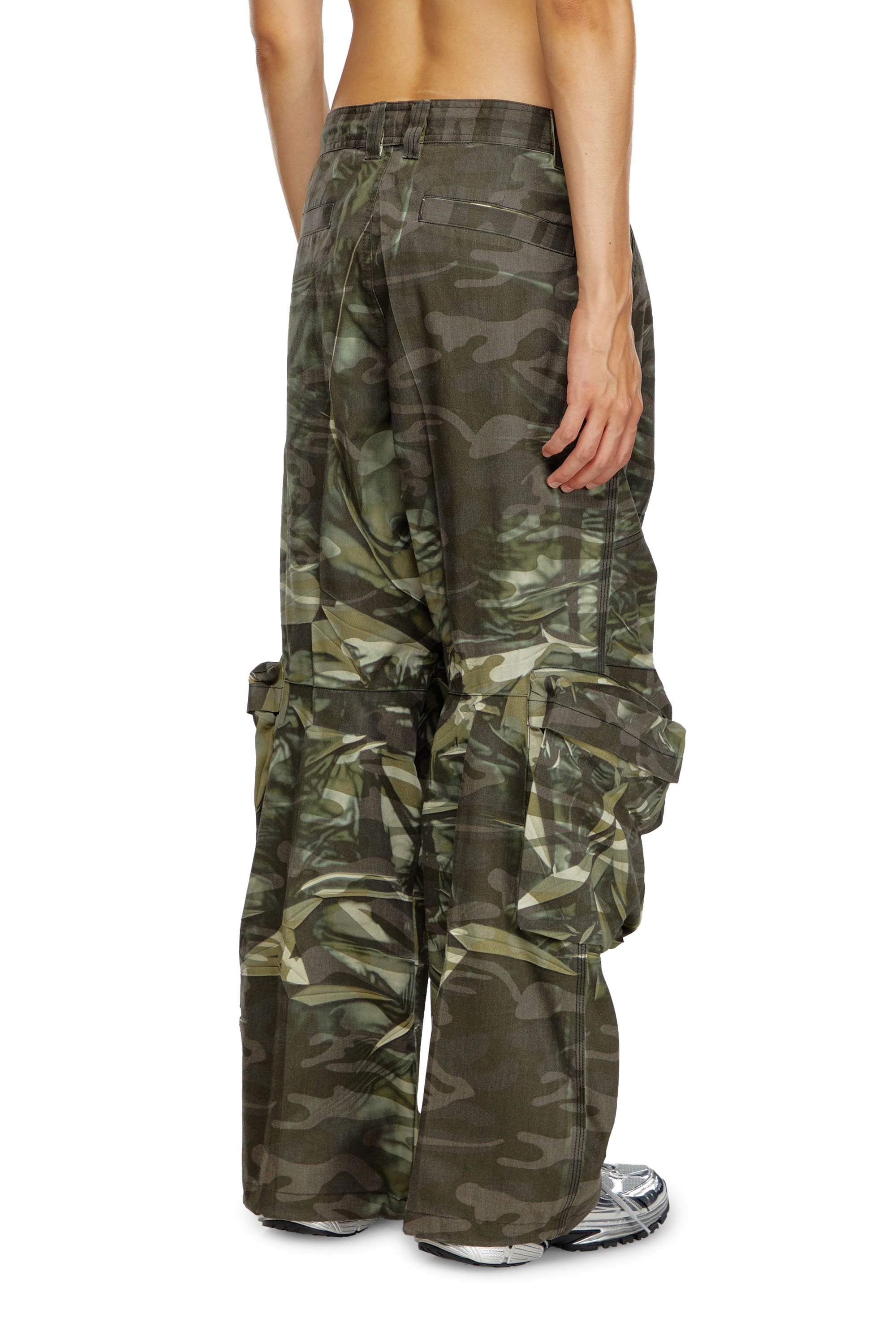 Diesel - P-ARNE, Herren Camouflage-Cargo-Hose mit Knitter-Print in Grün - 4