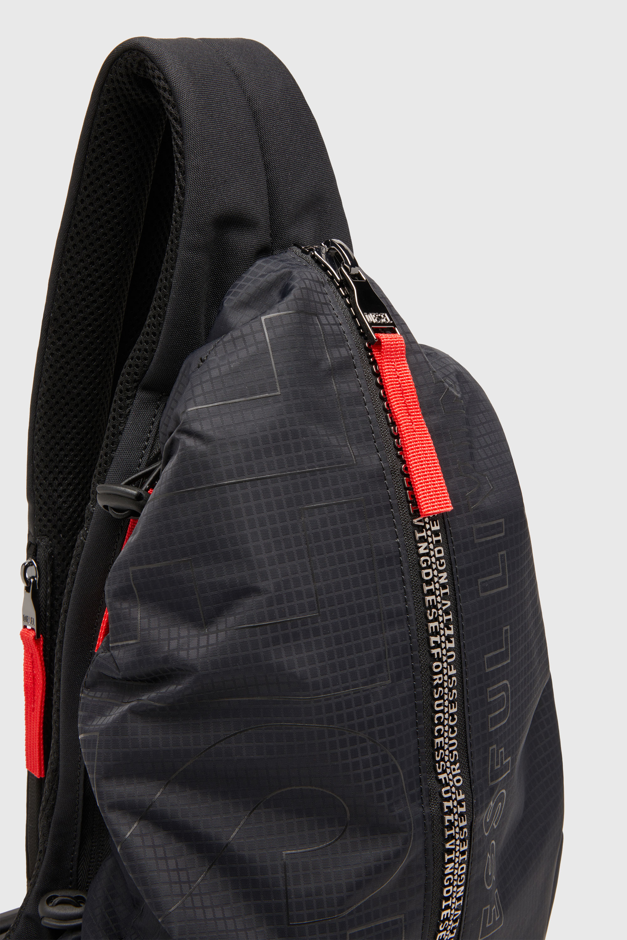 Diesel - ZIP-D SLING BAG X, Herren Zip-D-Sling-Rucksack aus kariertem Jacquard-Shell in Schwarz - 6