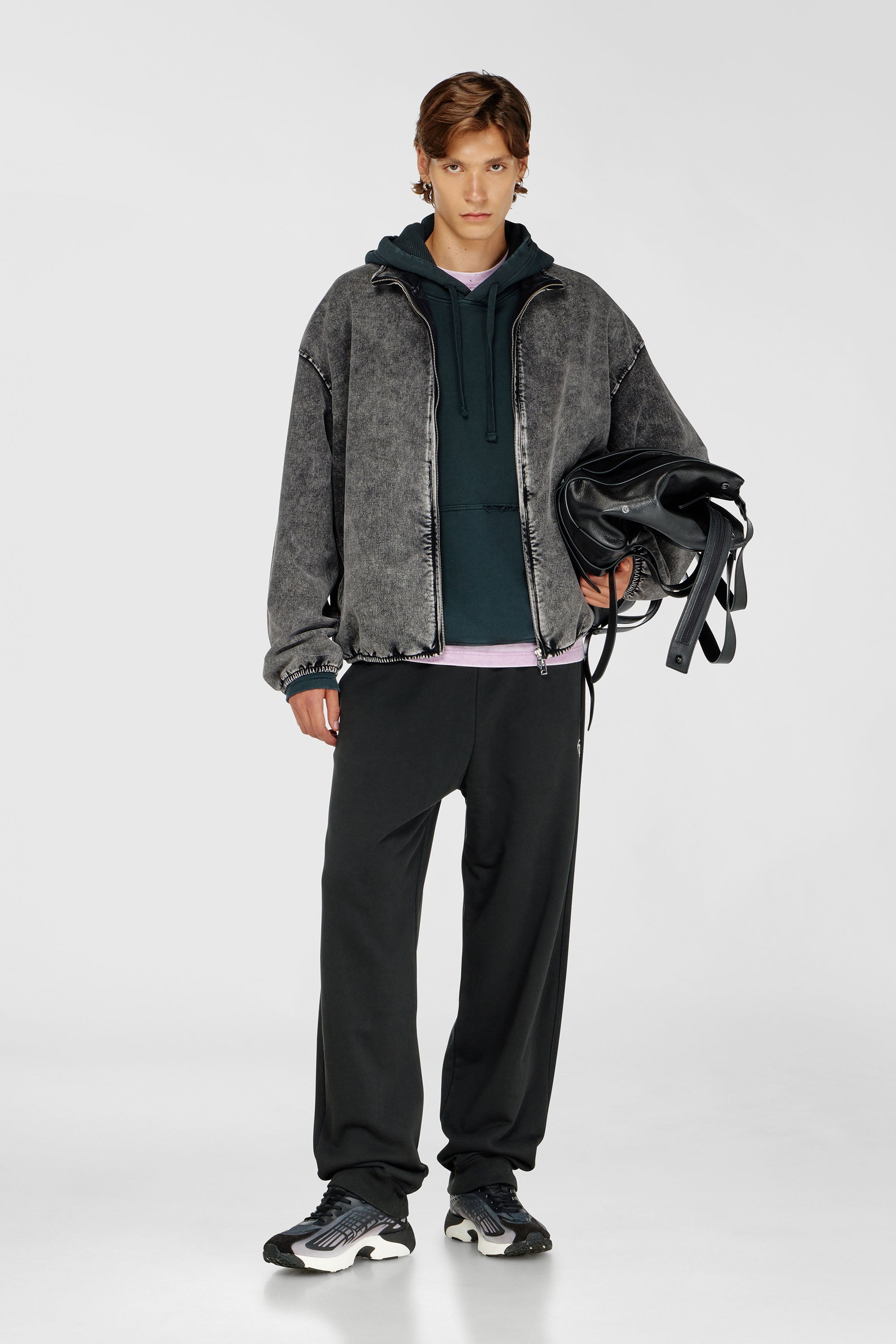 Diesel - P-MARKY-IOD, Herren Baumwollsweatpants mit metallischem Oval D in Schwarz - 2