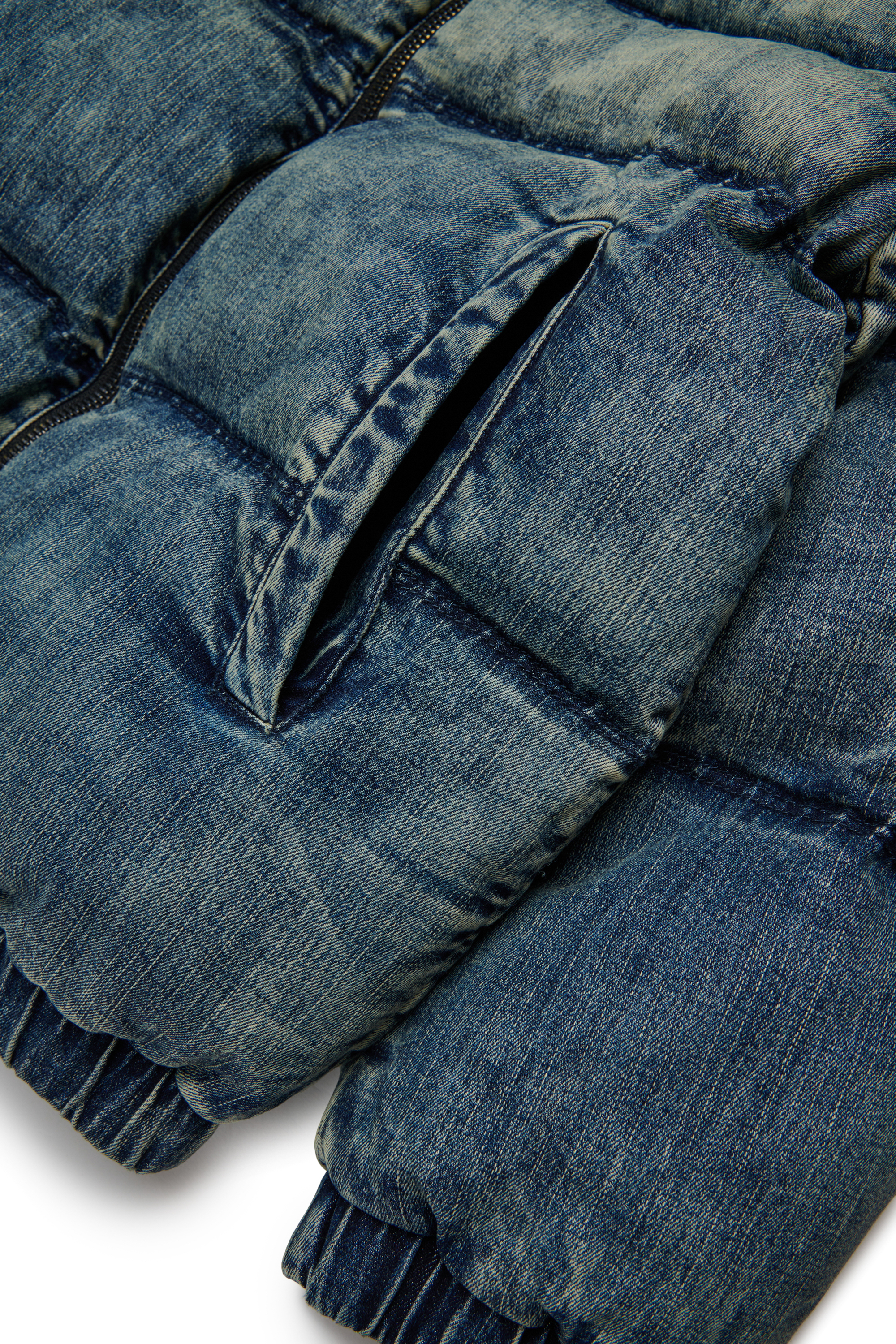 Diesel - JWMONS, Unisex Puffy-Jacke aus Denim mit Logo in Dunkelblau - 4