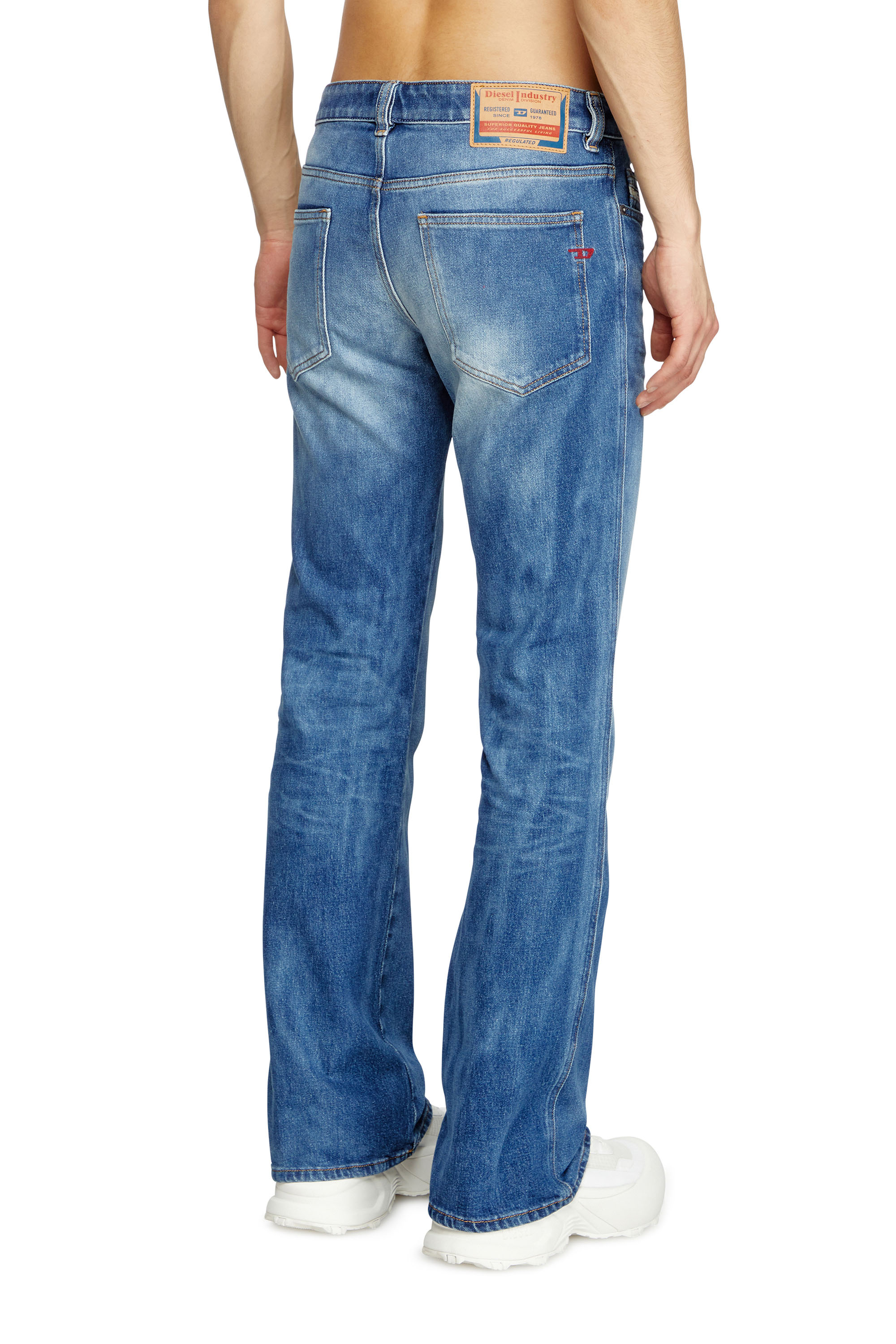 Diesel - Herren Bootcut Jeans 1998 D-Buck 09L19, Mittelblau - 4