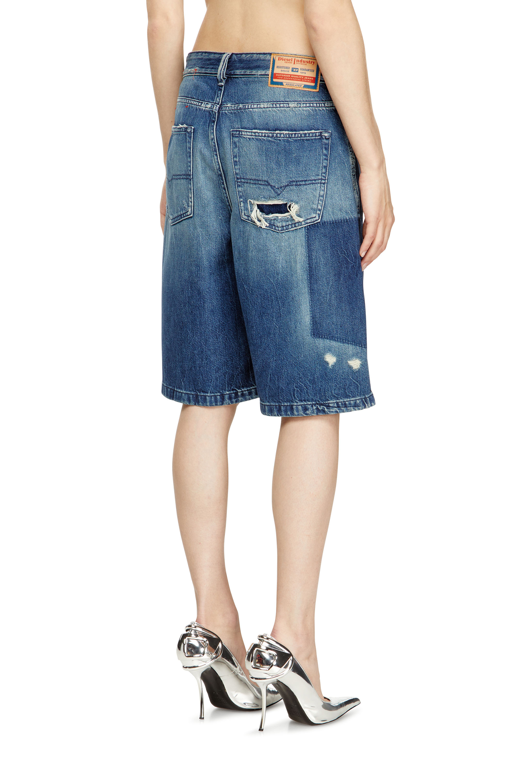 Diesel - DE-SIRE-SHORT, Damen Shorts in Kontrast-Effekt-Denim in Mittelblau - 4