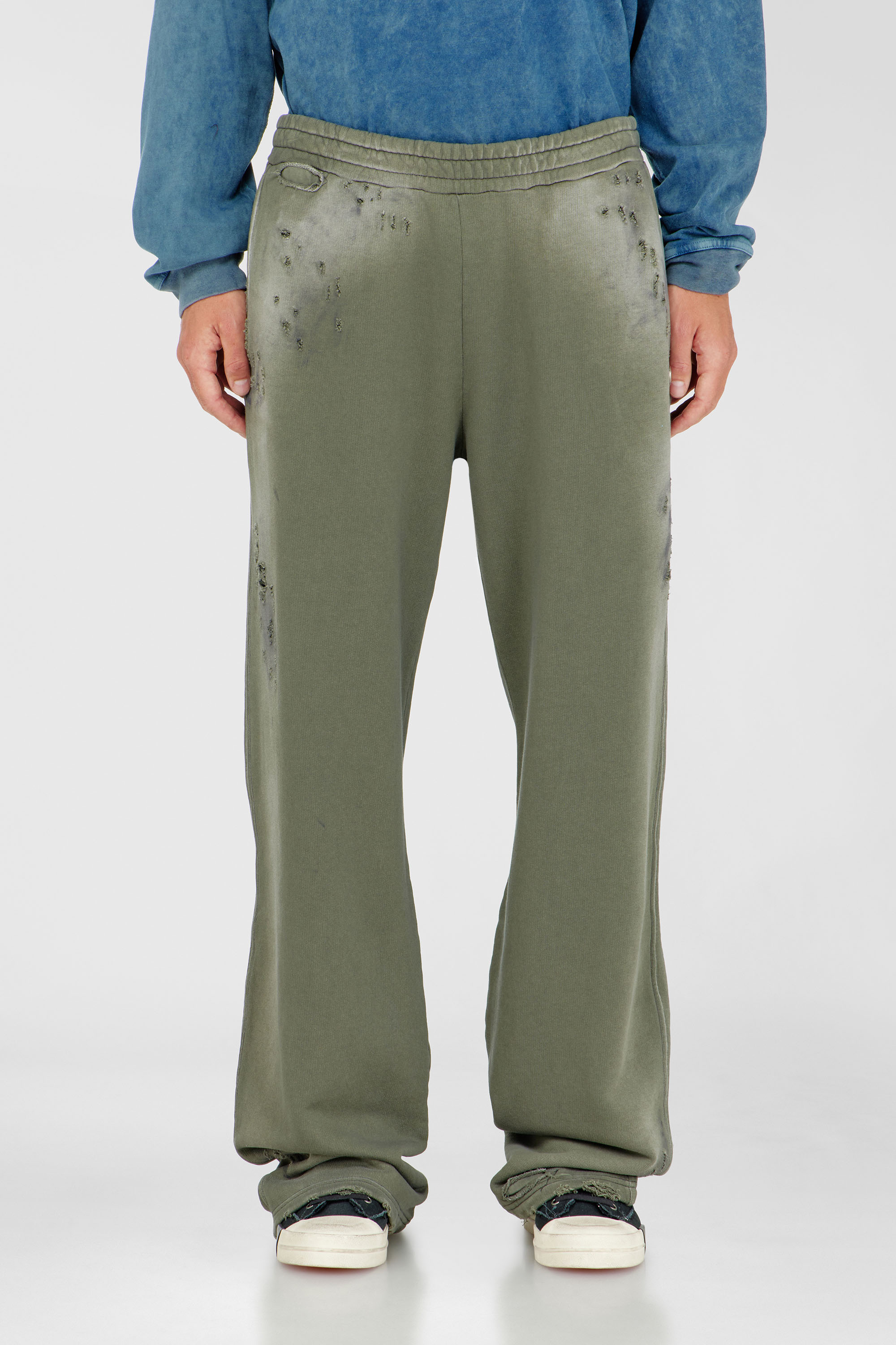 Diesel - P-KEITH, Herren Sweatpants aus Baumwolle mit destroyed look in Armeegr&uuml;n - 3