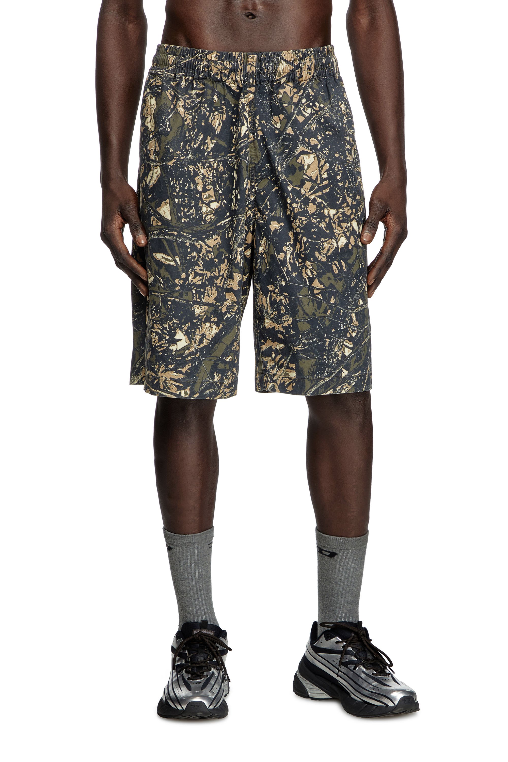 Diesel - P-OPWIK-C, Herren Knielange Shorts mit Camouflage-Print in Braun/Grün - 2