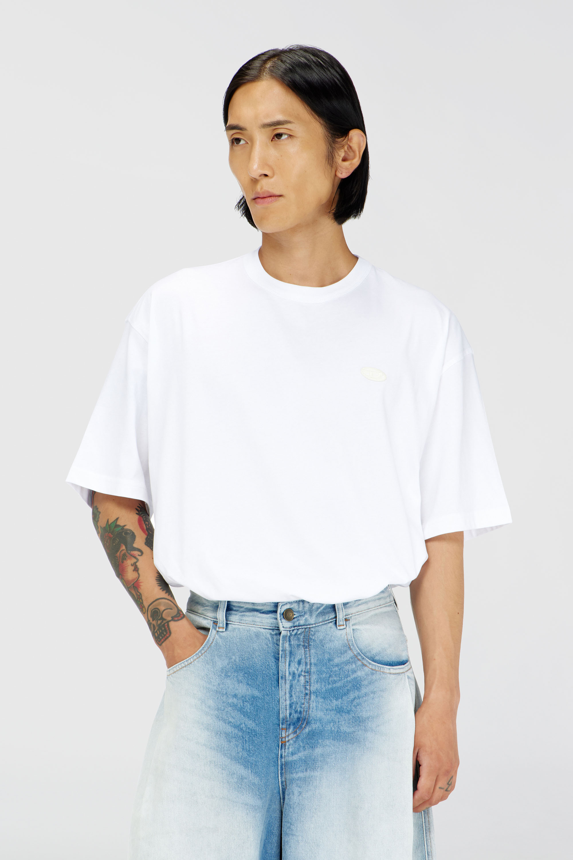 Diesel - T-WASH-MOON-T92, Herren T-Shirt aus Baumwolle mit Oval D Logo und Grafik in Wei&szlig; - 1