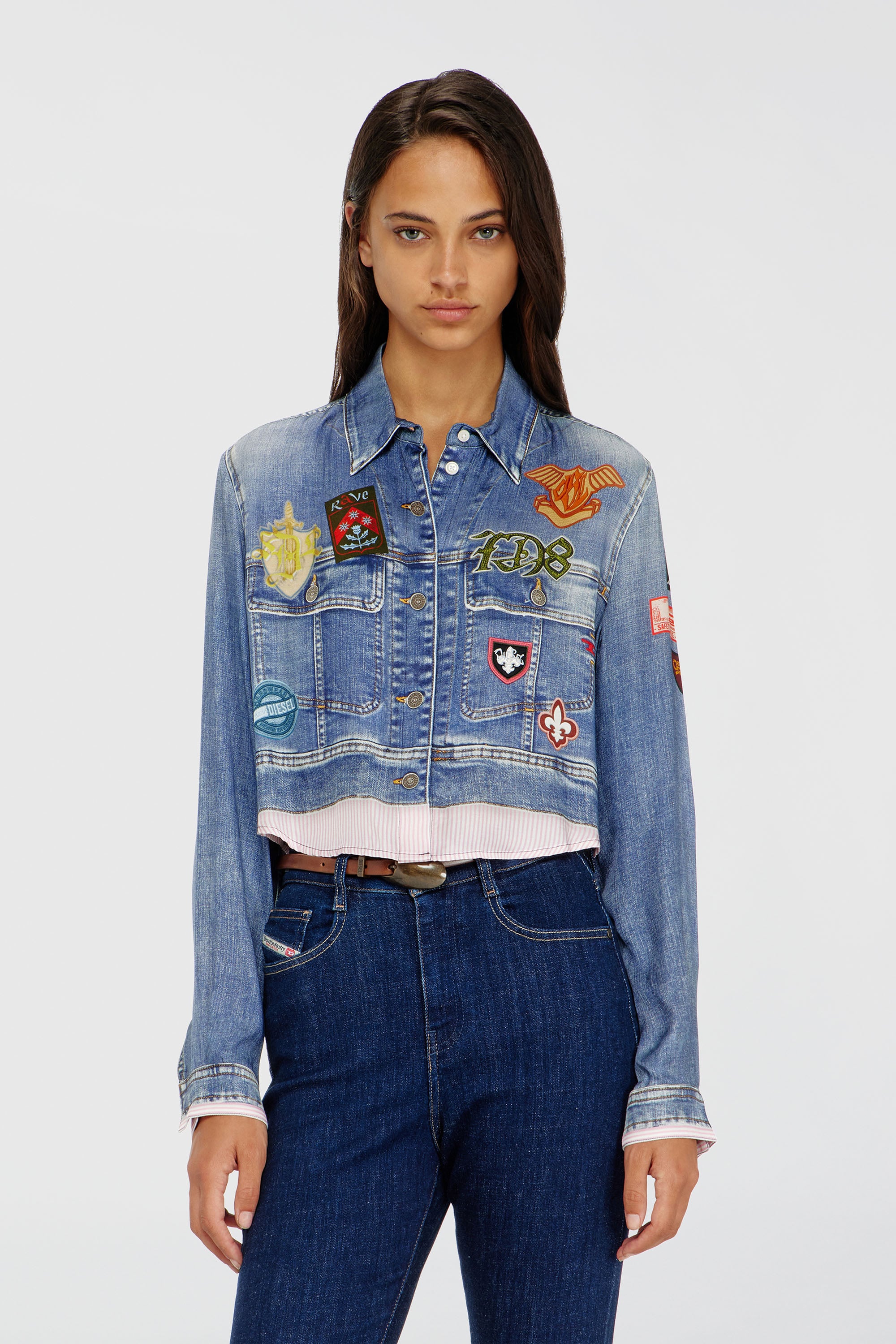 Diesel - C-LONE, Damen Cropped-Satinhemd mit trompe-l&rsquo;oeil-Denim-Print in Mittelblau - 1