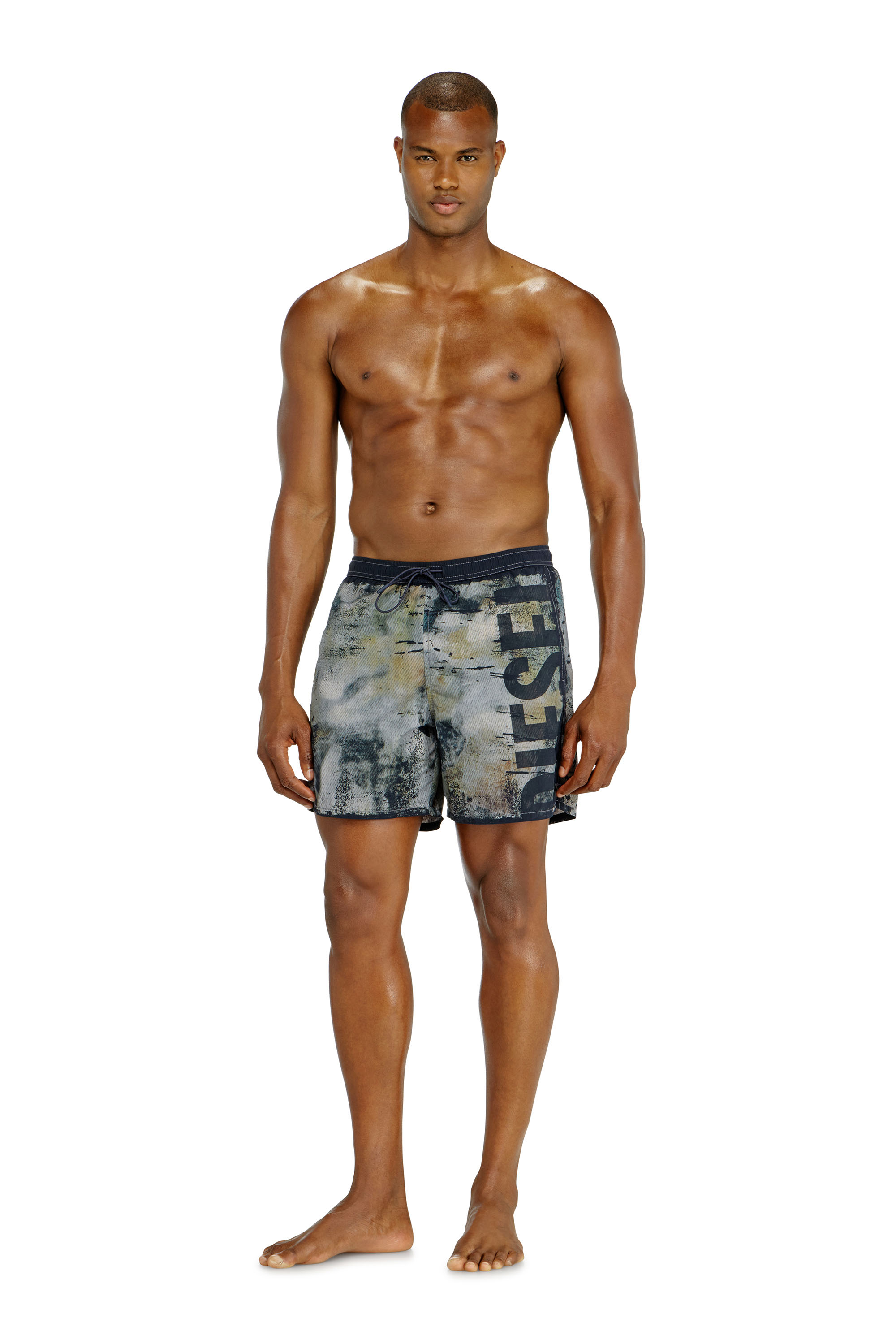Diesel - SOCCER-41-UTLT, Herren Badeshorts mit Distressed-Print und Maxi-Logo in Bunt - 1