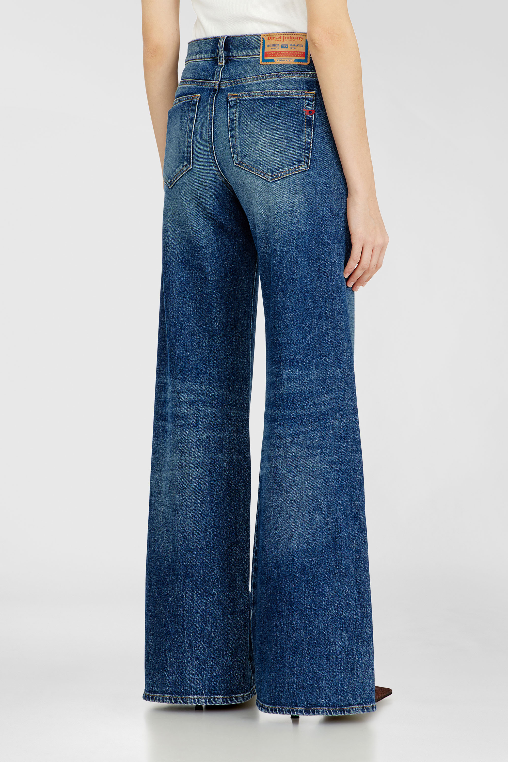 Diesel - Damen Flare Jeans 1978 D-Akemi 09L21, Mittelblau - 5