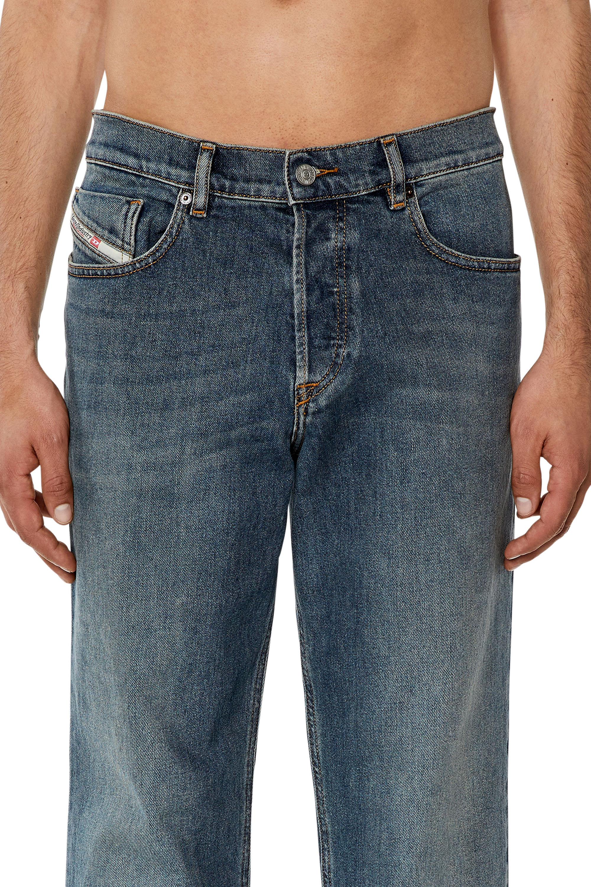 Diesel - Tapered Jeans 2023 D-Finitive 09F74, Mittelblau - Image 3