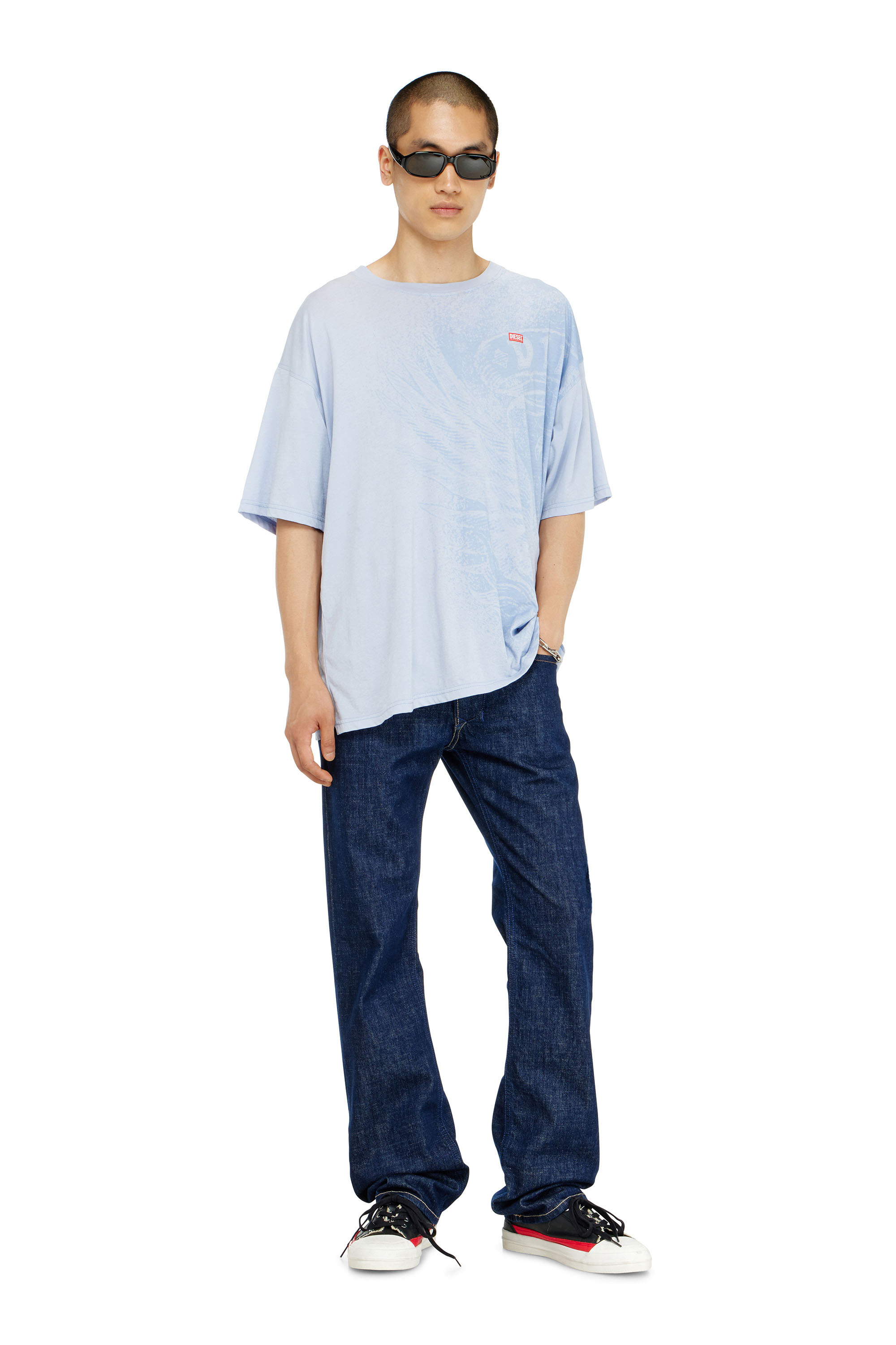 Diesel - T-BOXT-AA3, Herren Locker geschnittenes T-Shirt mit Pigmentdruck in Hellblau - 2