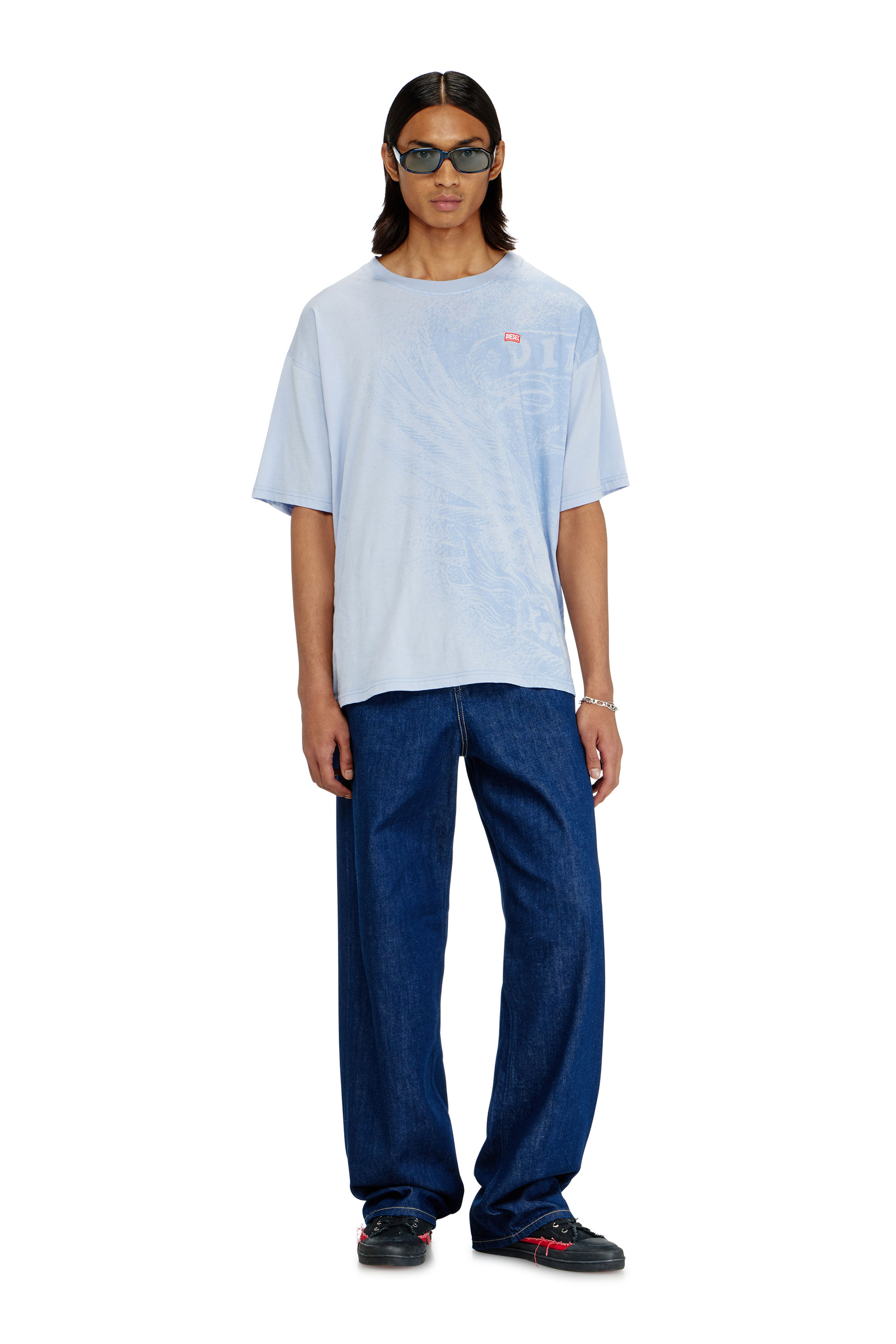 Diesel - T-BOXT-AA3, Herren Locker geschnittenes T-Shirt mit Pigmentdruck in Hellblau - 2