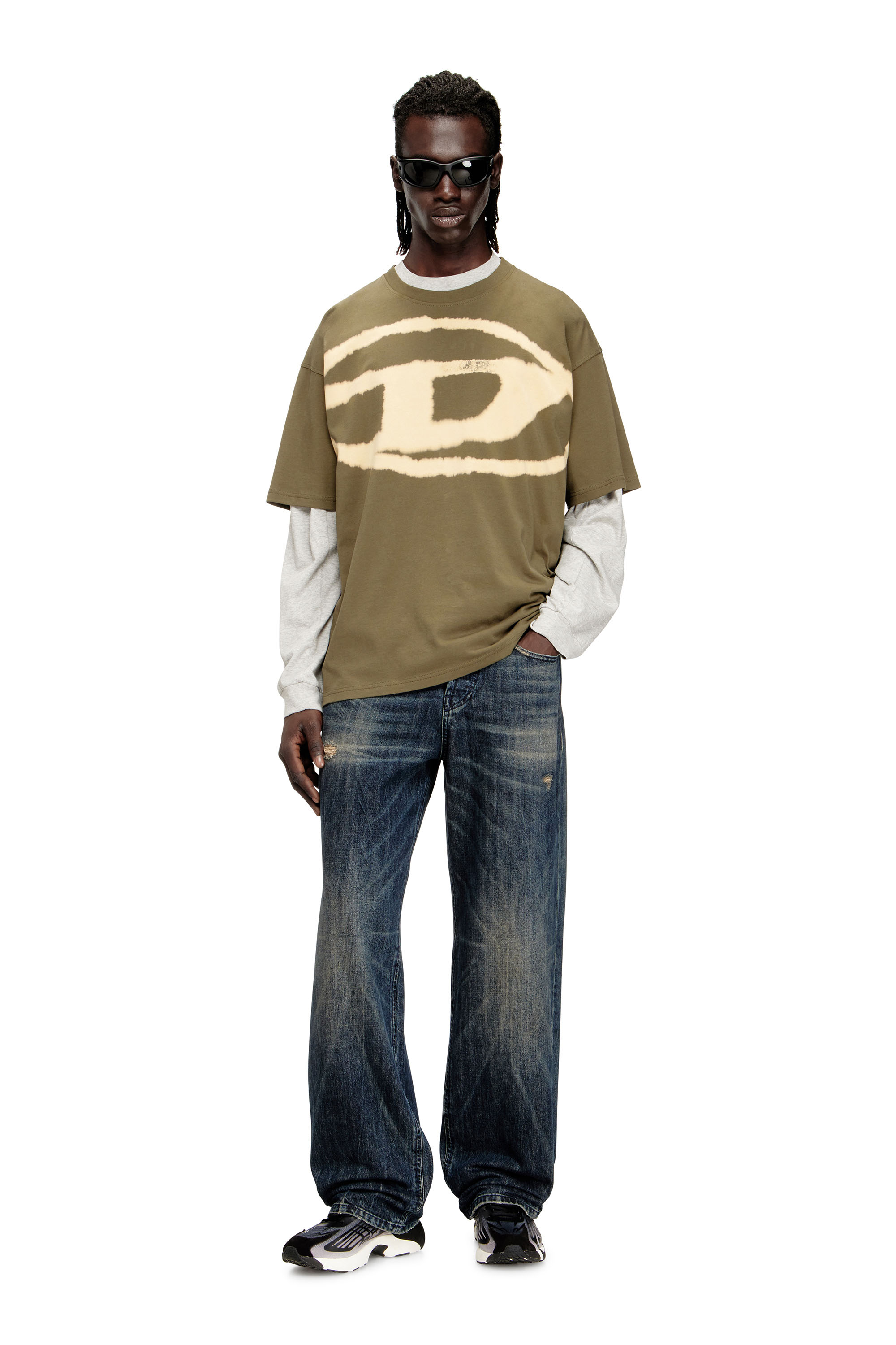 Diesel - T-BOXT-BLEACH, Herren T-Shirt mit gebleichtem Oval D-Logo in Armeegrün - 2