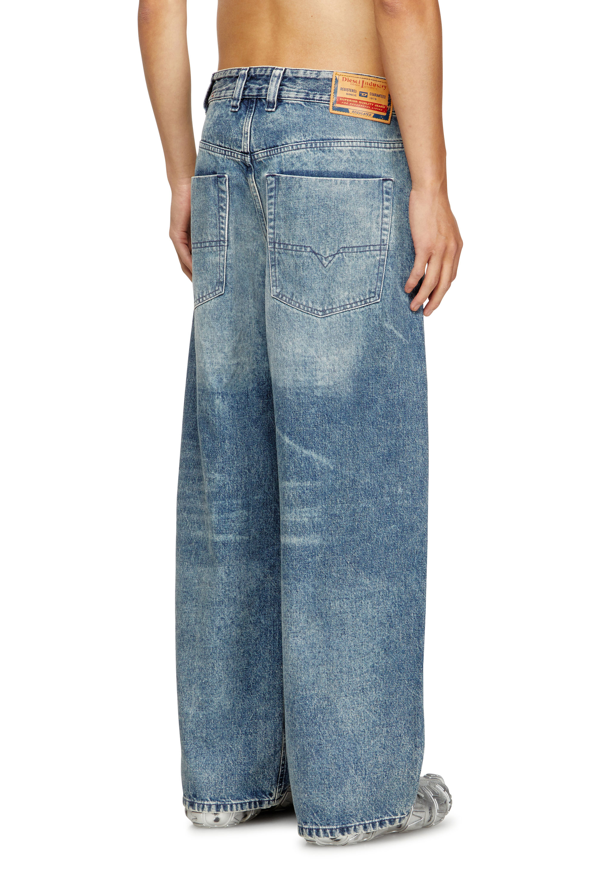 Diesel - Unisex Relaxed Jeans 1997 D-Enim 007DA, Hellblau - 4