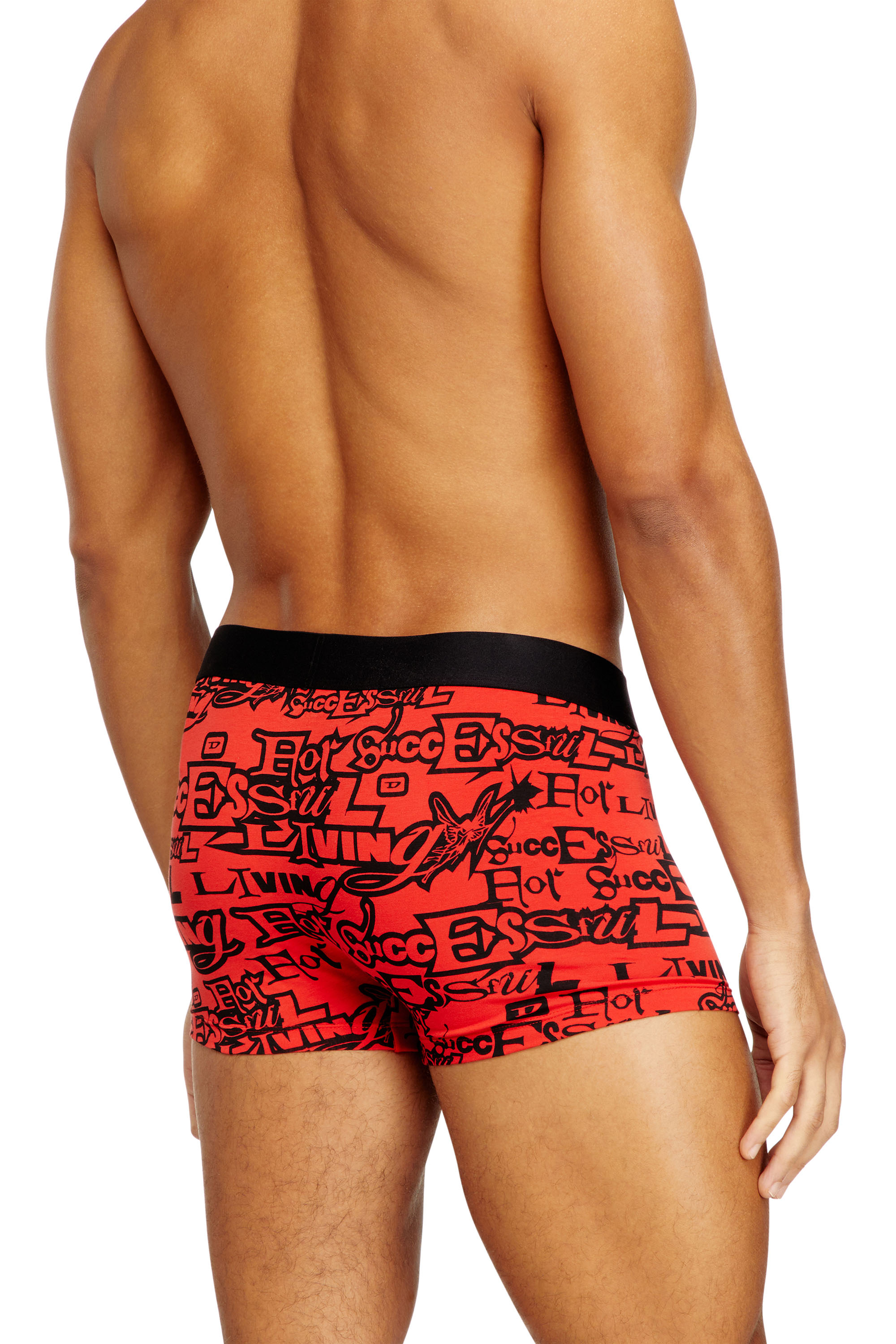 Diesel - DAMIEN-D-POP-3PACK-40, Herren Dreierpack Baumwoll-Boxershorts mit auffälligen Logos in Schwarz/ Rot - 4