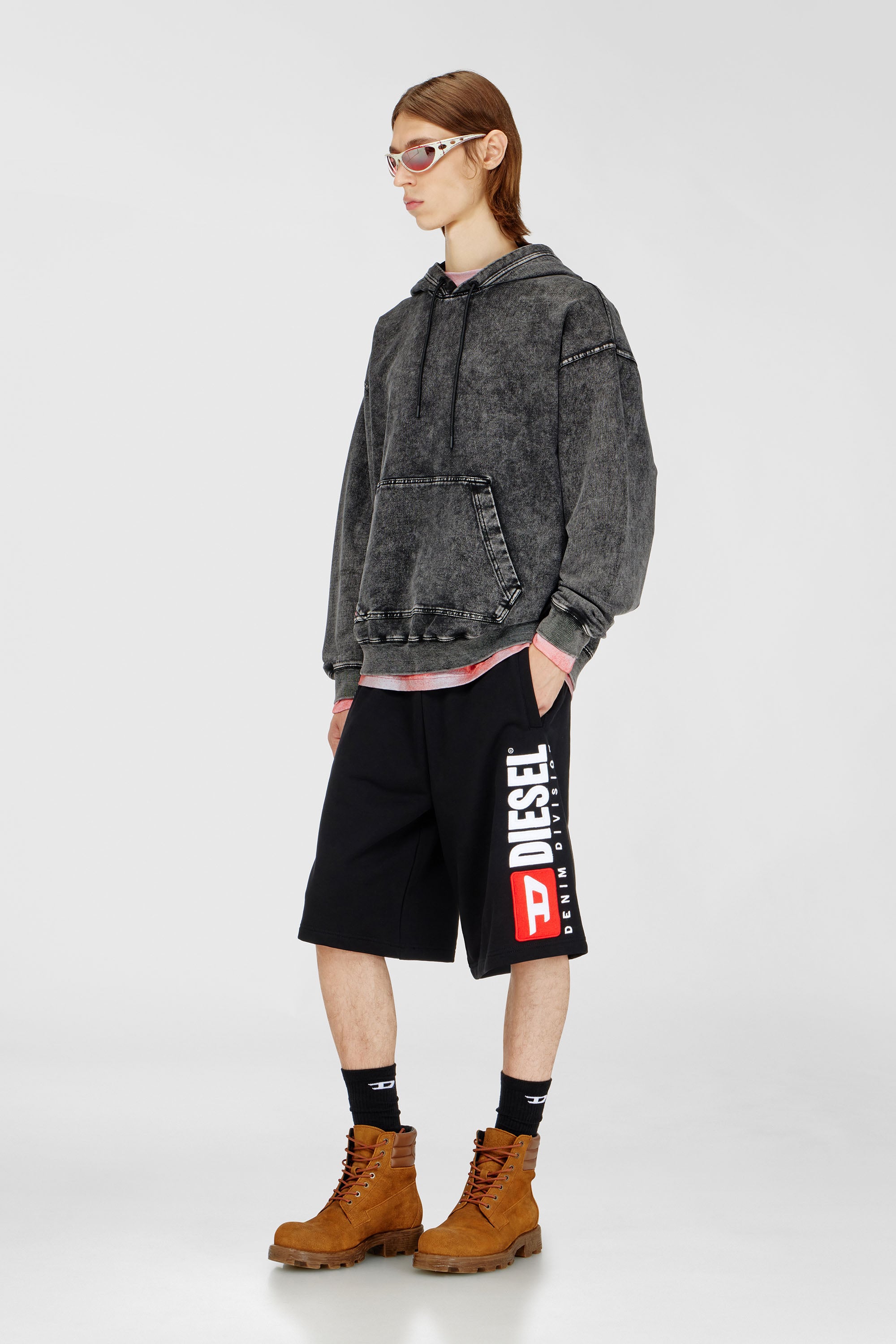 Diesel - P-CROW-DIV, Herren Fleece-Shorts mit Maxi-Logopatch in Schwarz - 2