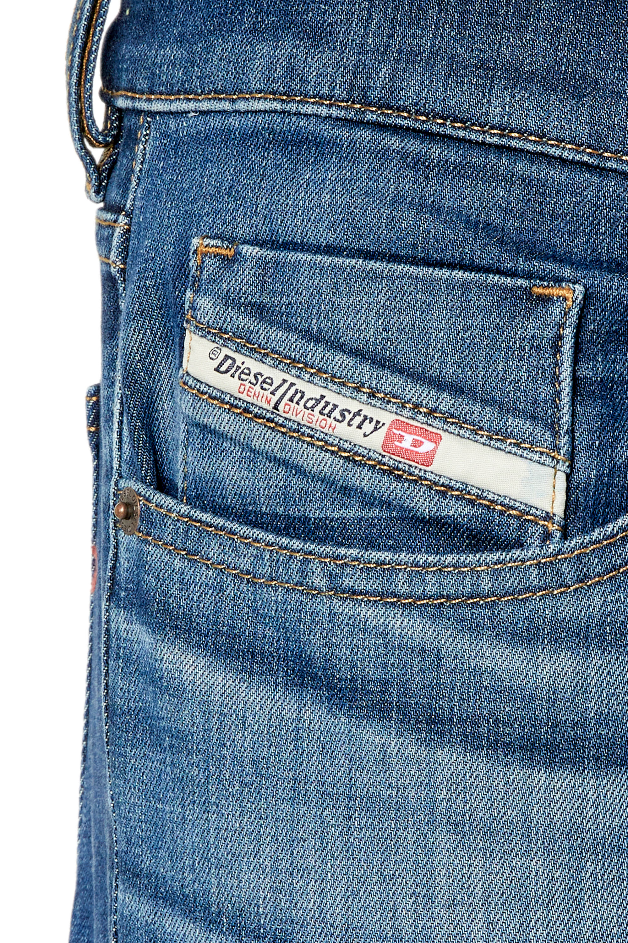 Diesel - 2019 D-STRUKT 0NFAN Slim Jeans, Hellblau - Image 4