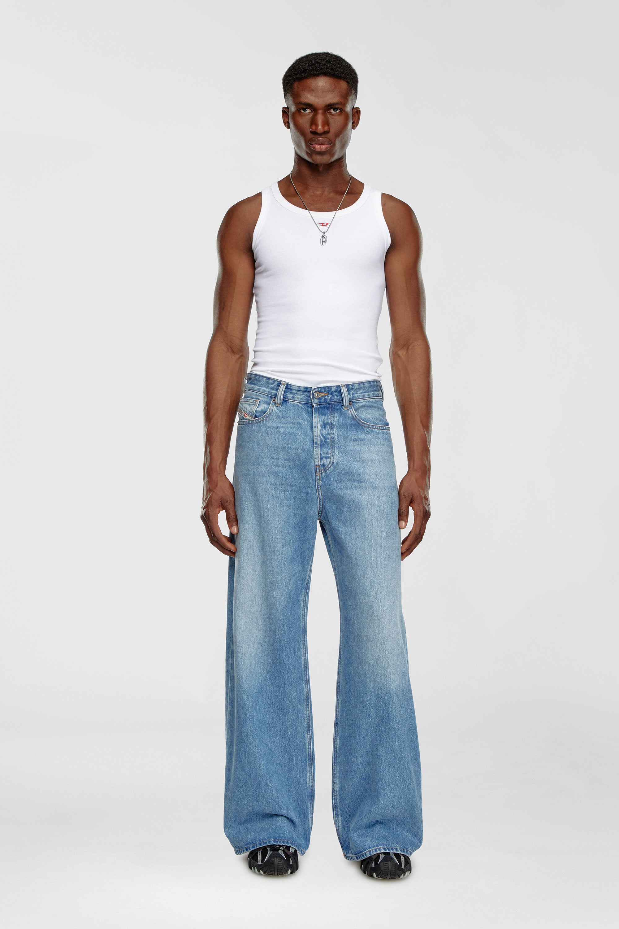 Diesel - Unisex Relaxed Jeans 1996 D-Sire 09I29, Hellblau - 1