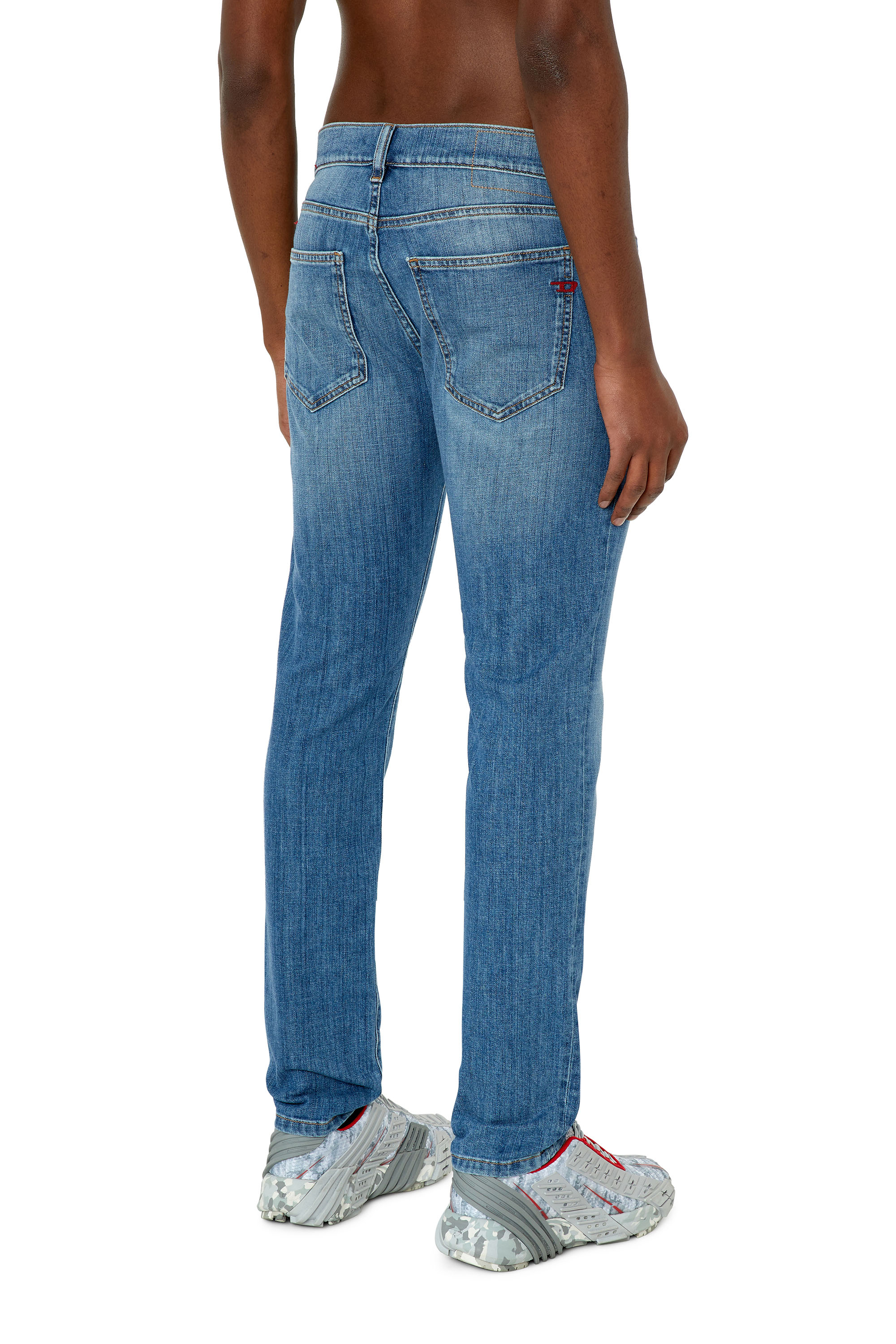 Diesel - 2019 D-Strukt 0EKAI Slim Jeans, Mittelblau - Image 2