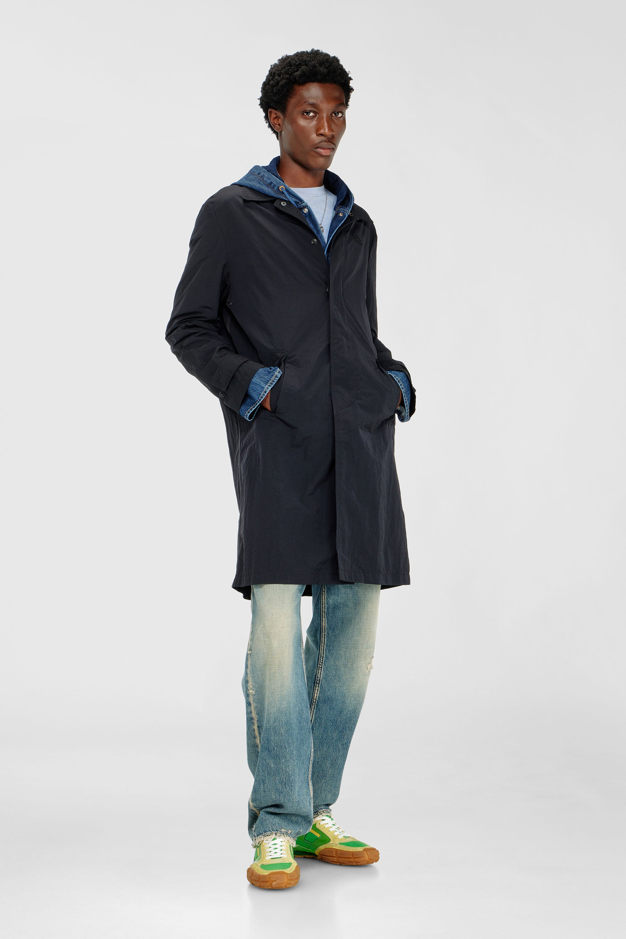 Diesel - J-BURHAT, Herren Nylonmantel mit gl&auml;nzendem Crinkle-Finish in Schwarz - 2