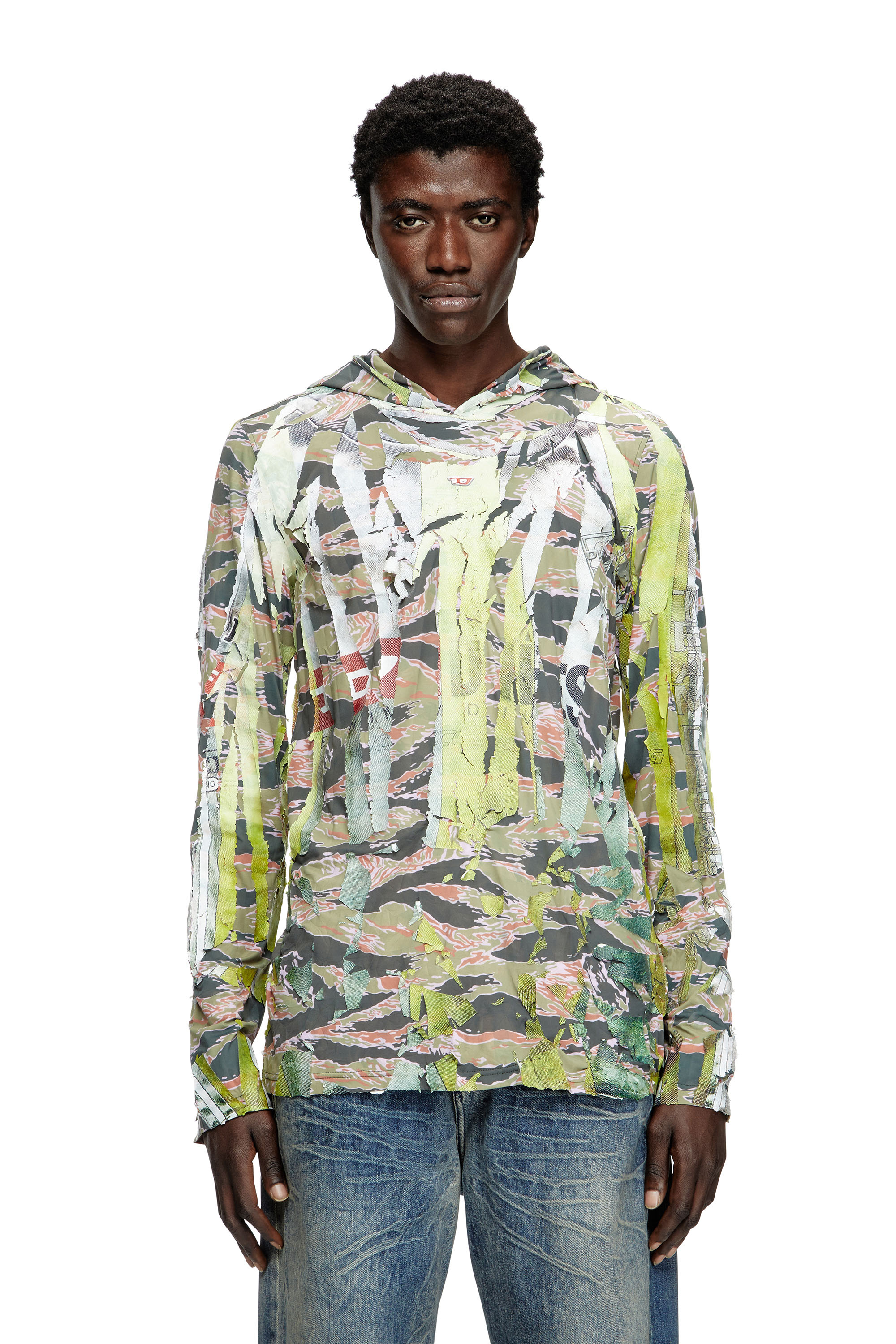 Diesel - T-GILLIS, Unisex Camo-Oberteil mit Kapuze und gerissenem Print in Braun/Grün - 1