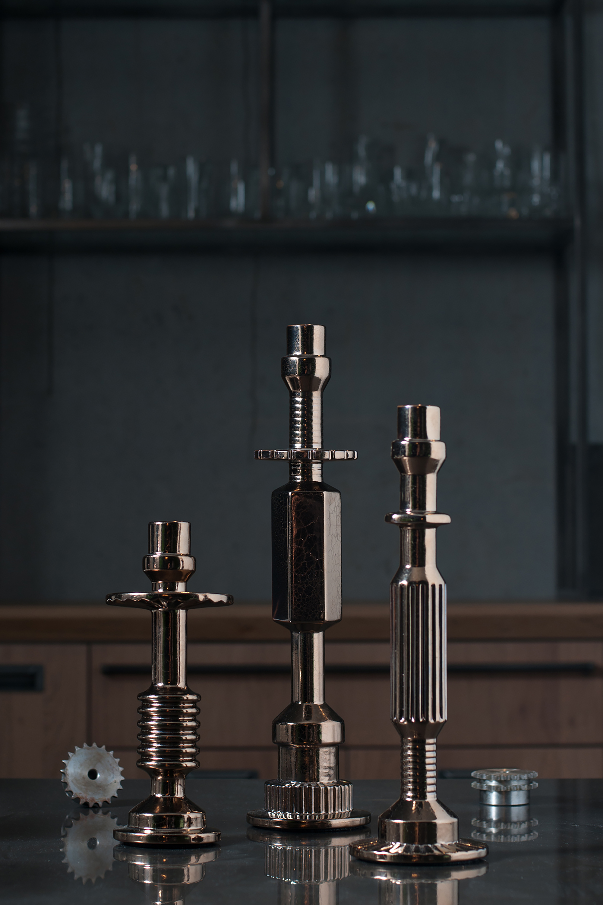 Diesel - 10952 TRANSMISSION, Unisex Großer Kerzenständer aus bronzefarbenem Porzellan in Bronze - 3