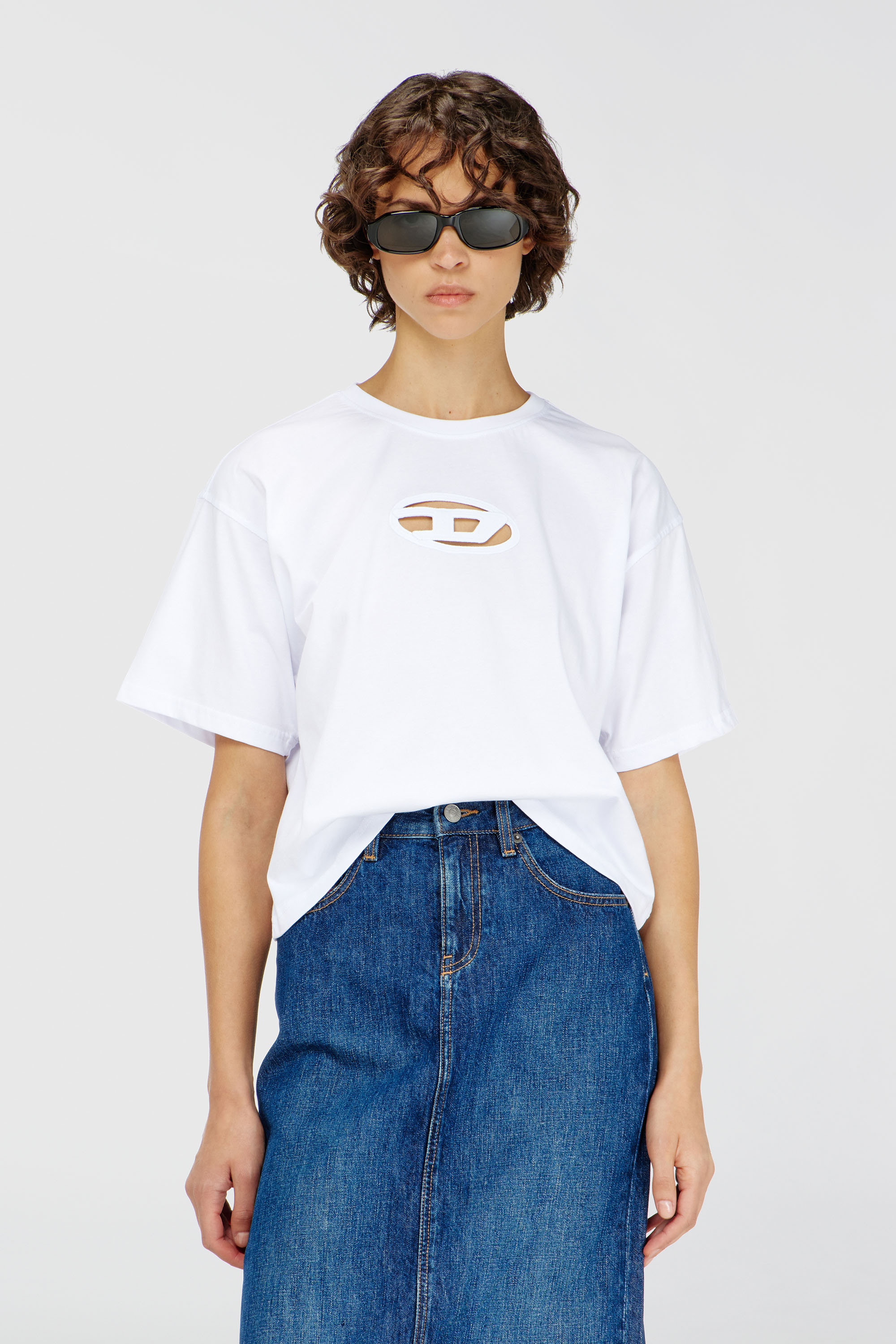 Diesel - T-BUXT-CROP-OD, Damen Kastiges T-Shirt mit ausgeschnittenem Oval D-Logo in Wei&szlig; - 1