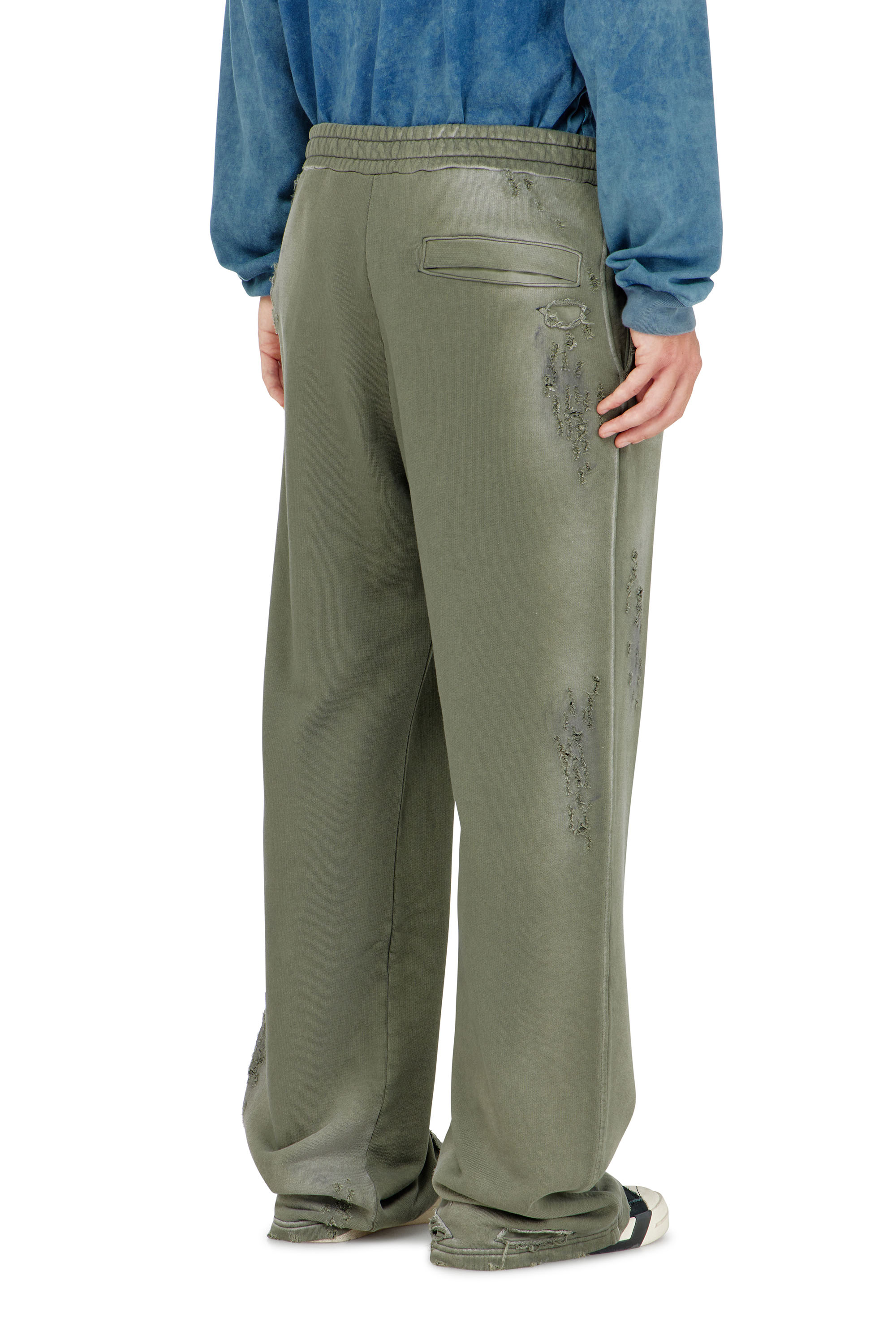 Diesel - P-KEITH, Herren Sweatpants aus Baumwolle mit destroyed look in Armeegr&uuml;n - 3