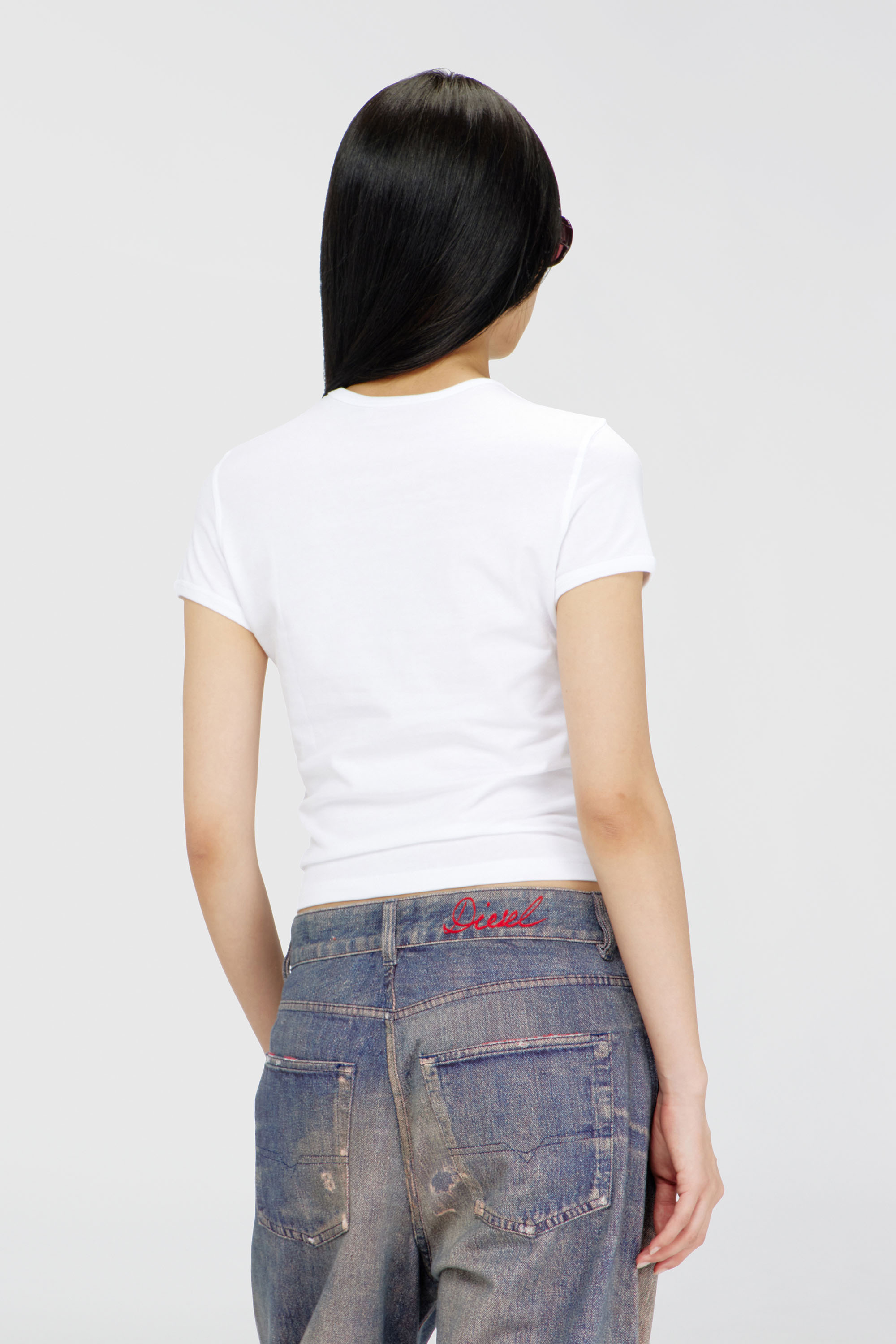 Diesel - T-UNCUTIE-LONG-OD-Q1, Damen T-Shirt in schmalem Fit mit Cut-out-Oval D in Wei&szlig; - 4