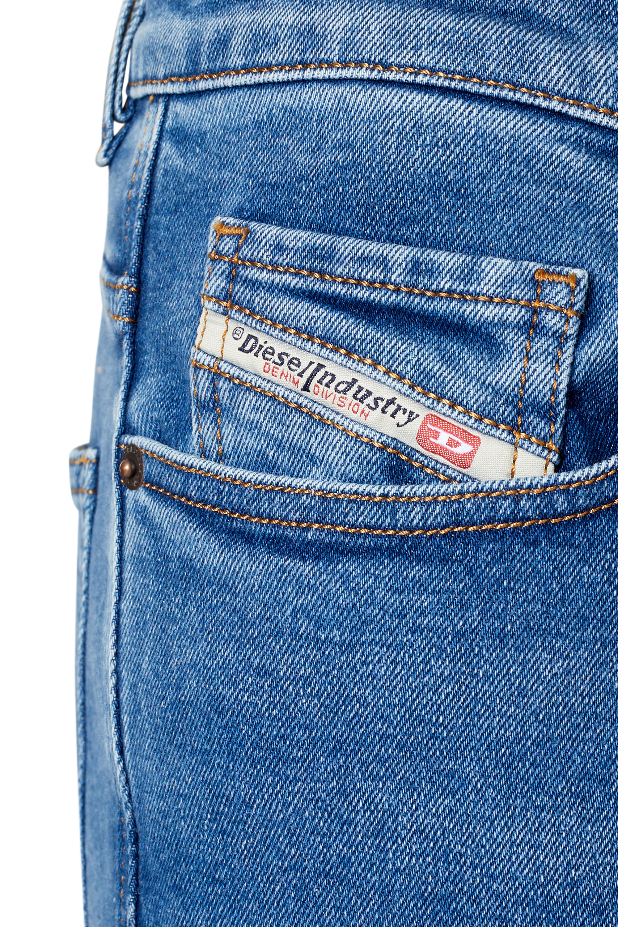 Diesel - 2021 D-Vocs 09E34 Bootcut Jeans, Mittelblau - Image 4