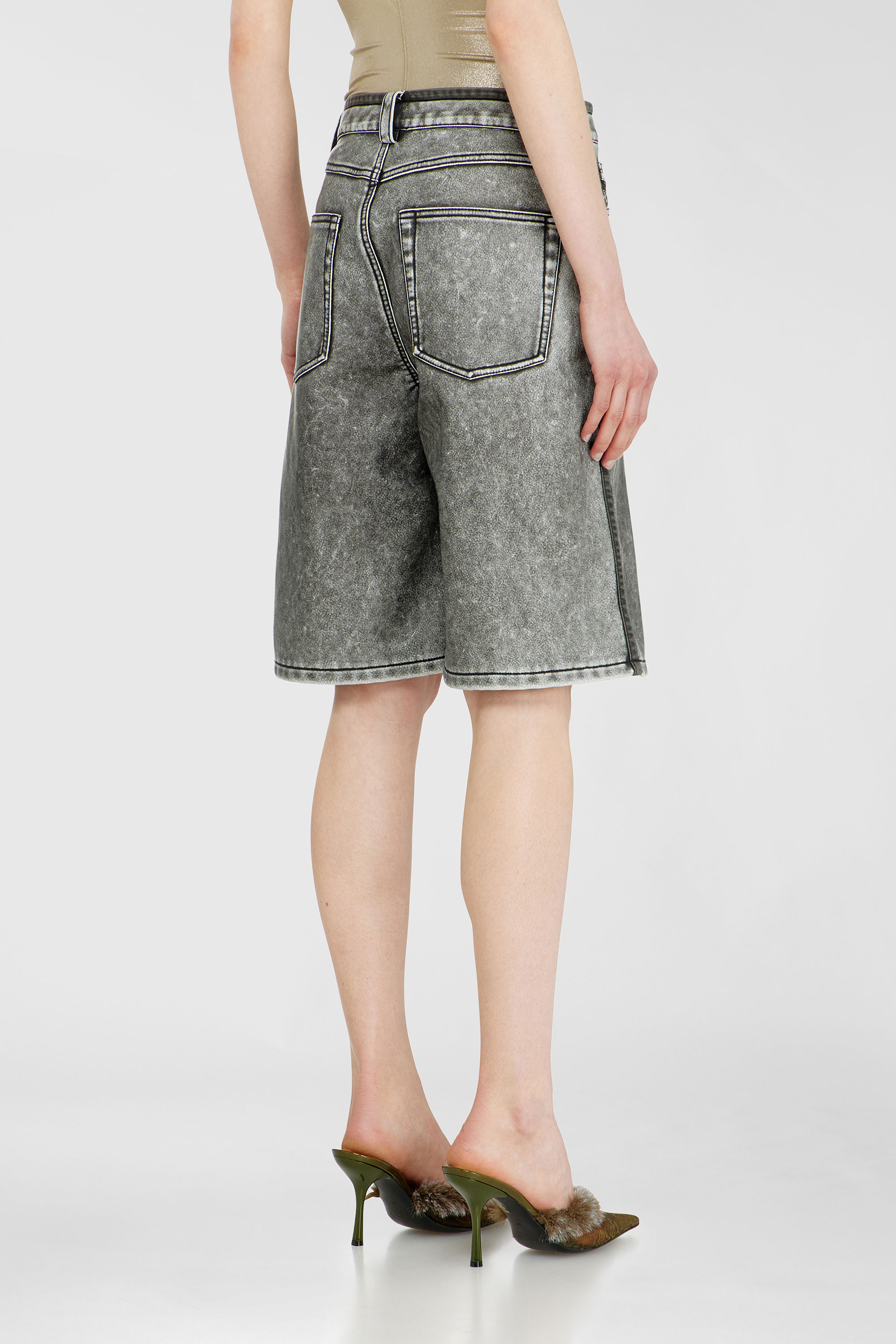 Diesel - P-ARLOR, Damen Bermudashorts aus PU in Grau - 4