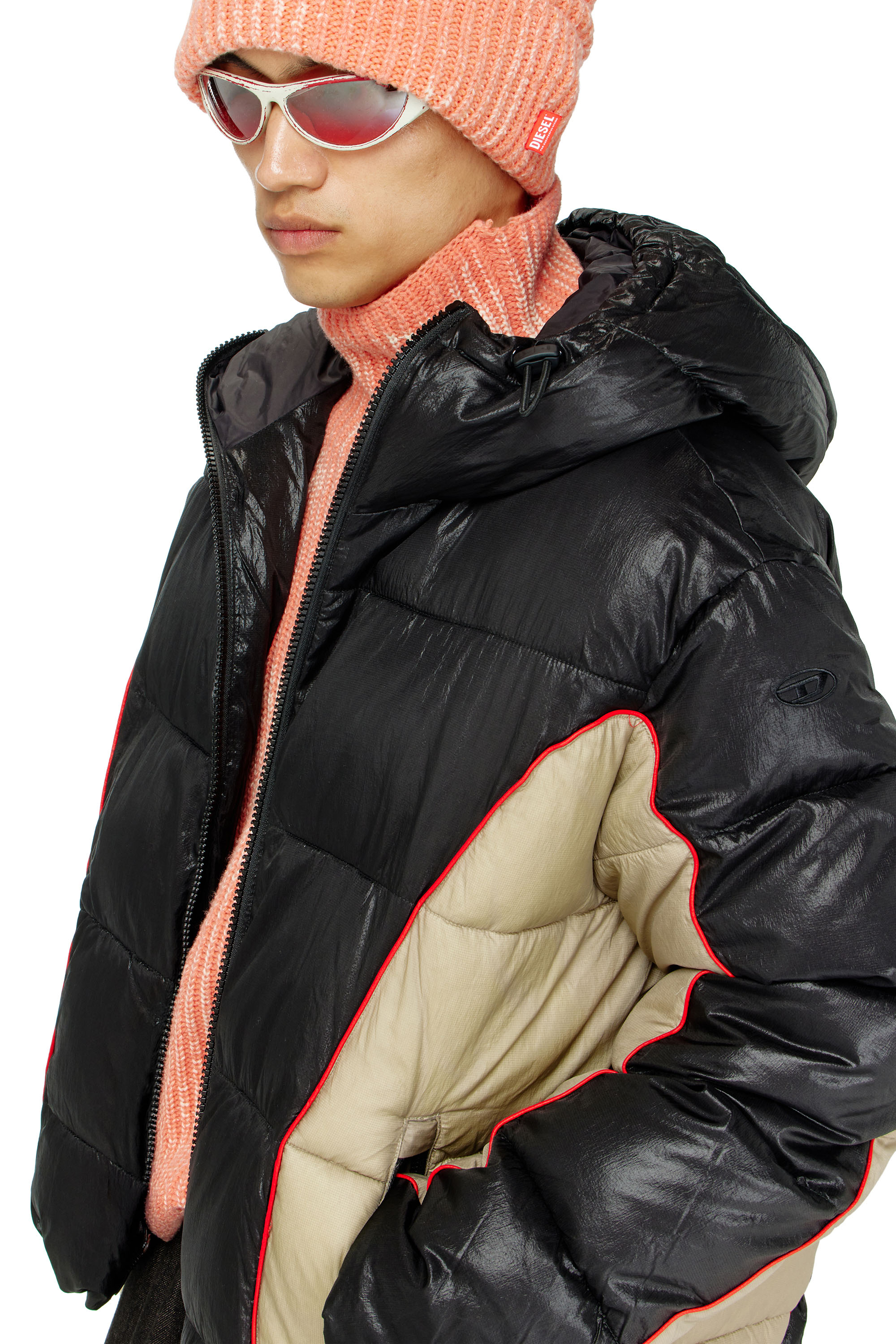 Diesel - W-OSTEND, Herren Pufferjacke mit Kapuze aus gl&auml;nzendem Ripstop in Schwarz/Beige - 5