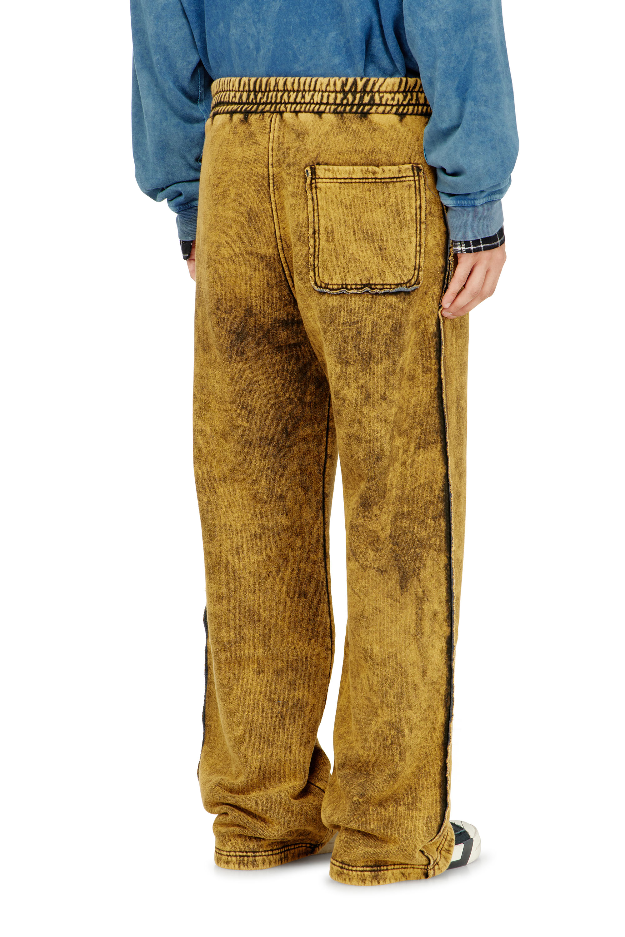 Diesel - P-MARTAINS-RAW, Herren Sweatpants mit acid-wash und offenen Kanten in Braun - 3