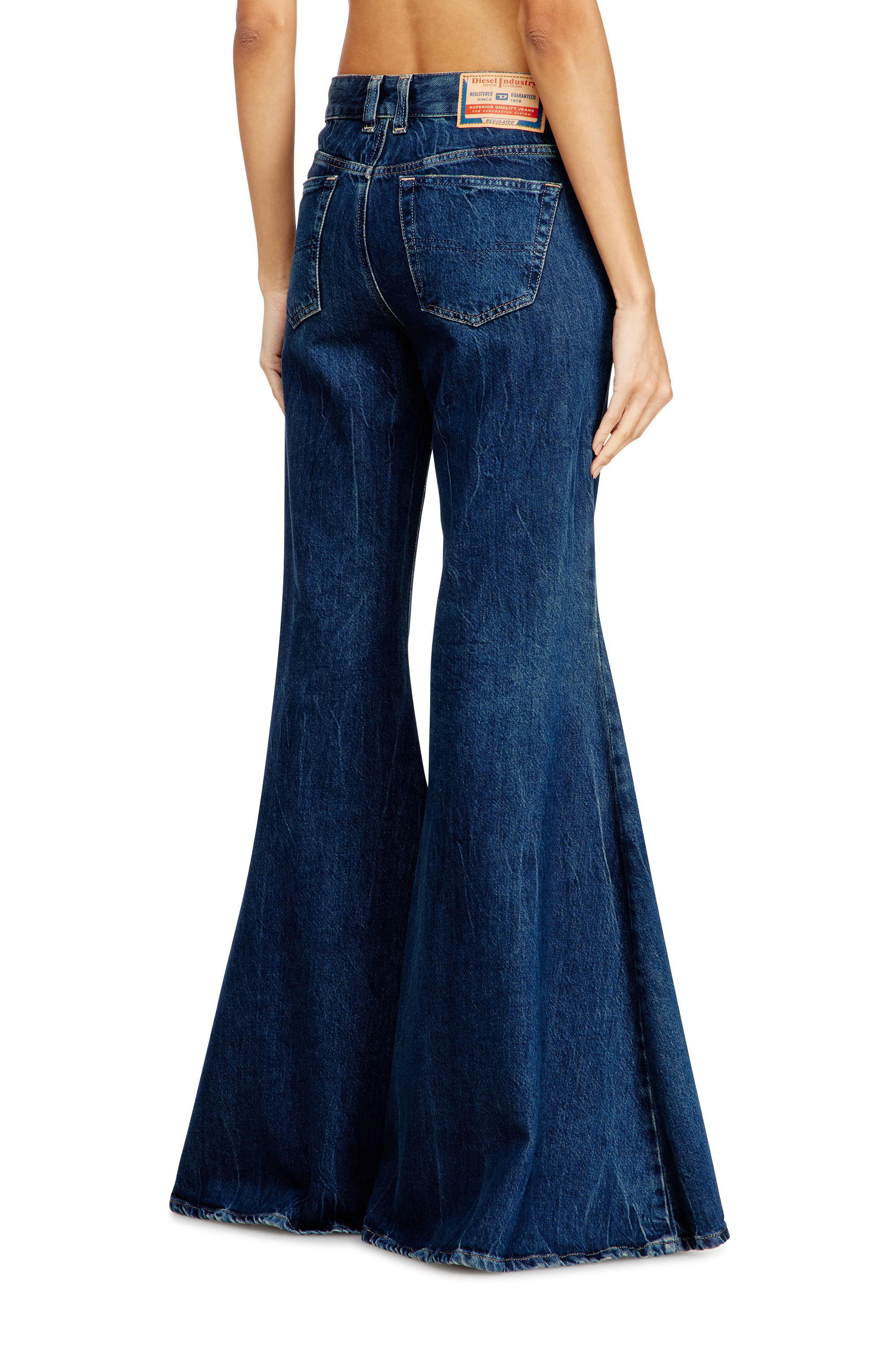 Diesel - Damen Flare Jeans 1970 D-Bleess 09N61, Mittelblau - 4
